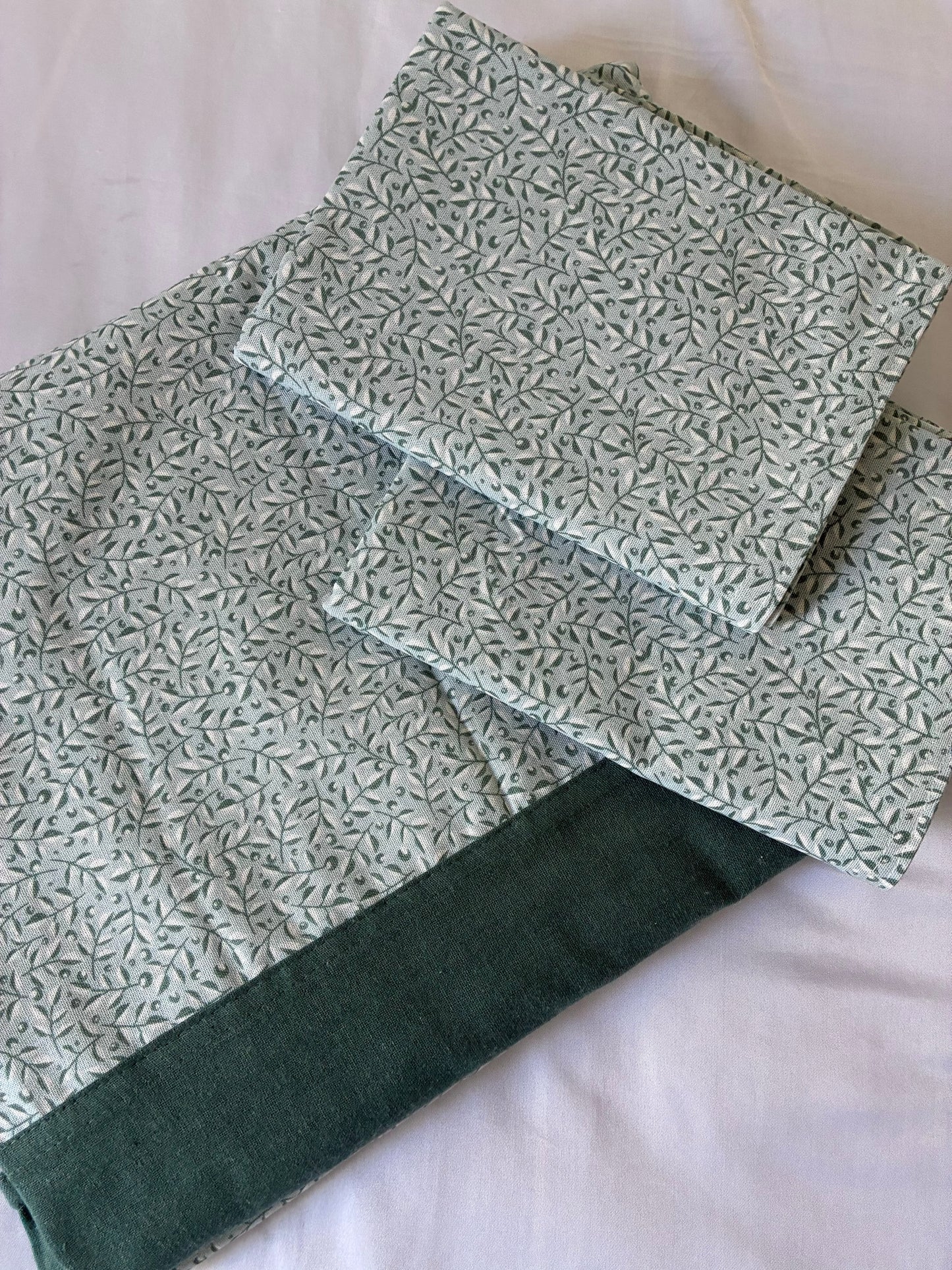 Tiny Leaf Queen Size bedspread 90x100 inches