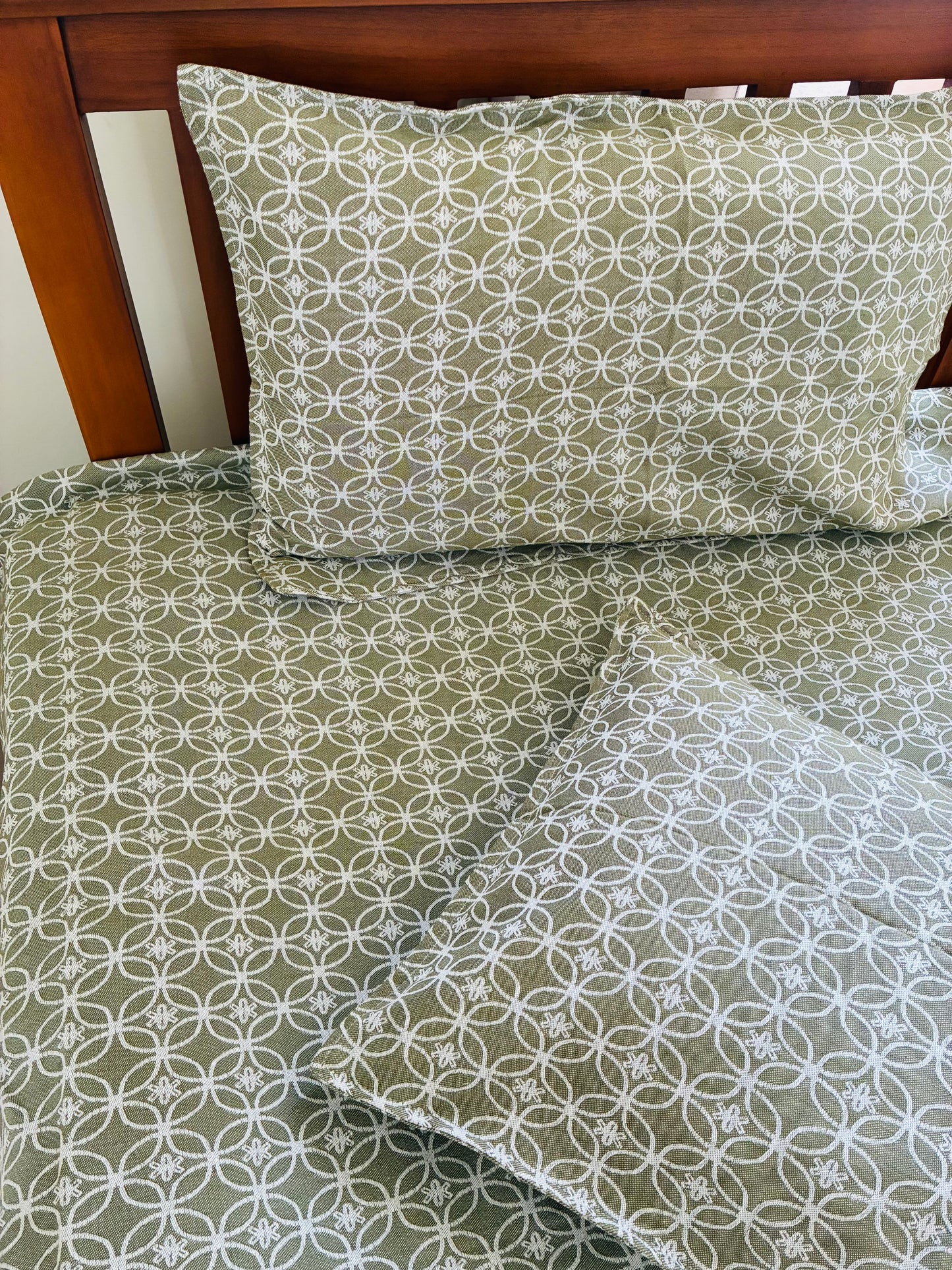 Premium Floral King Size Bedspread 108 x 108 in