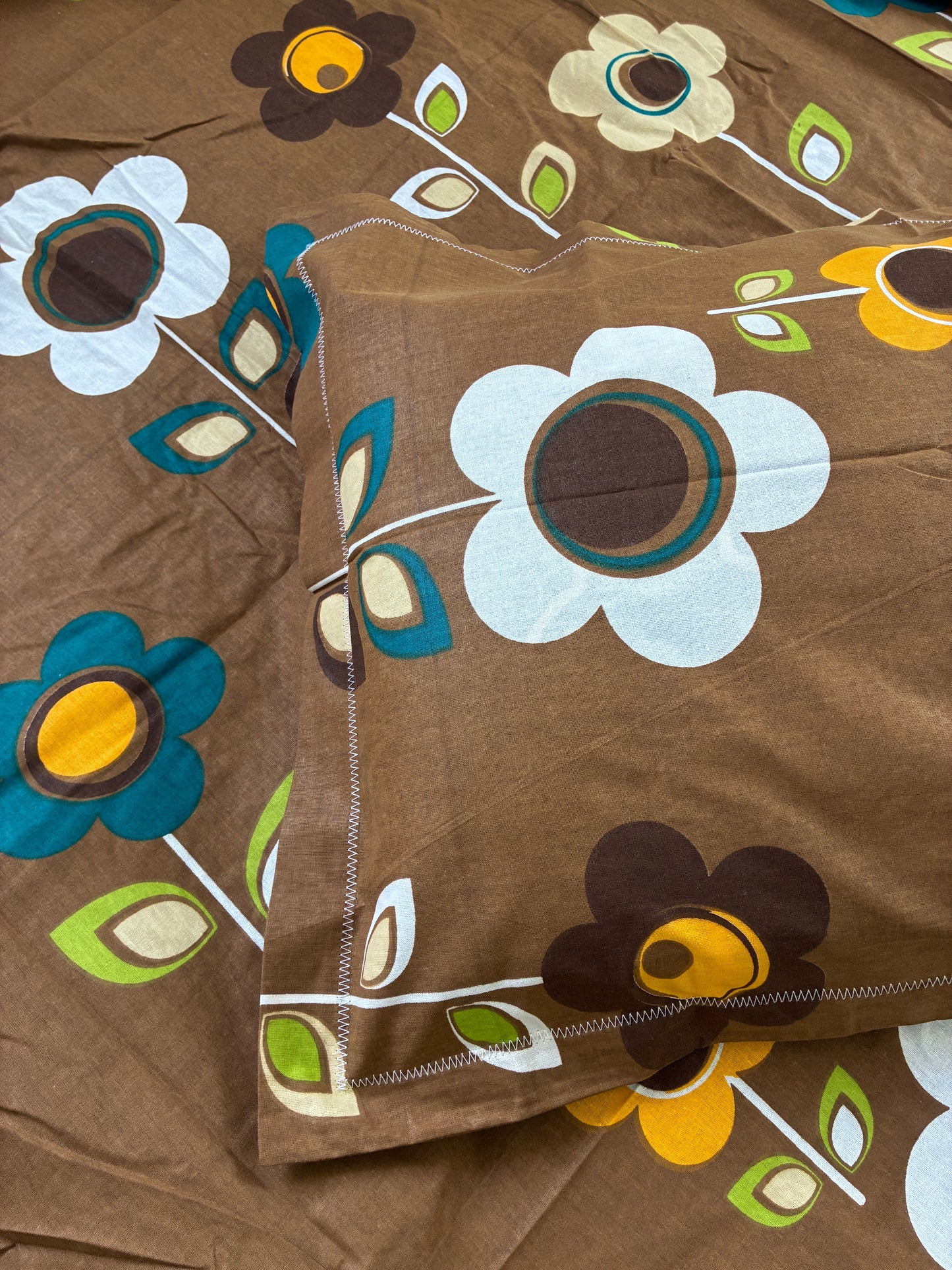 Brown Floral Fitted Cotton Bedspread (2 pillow covers)
