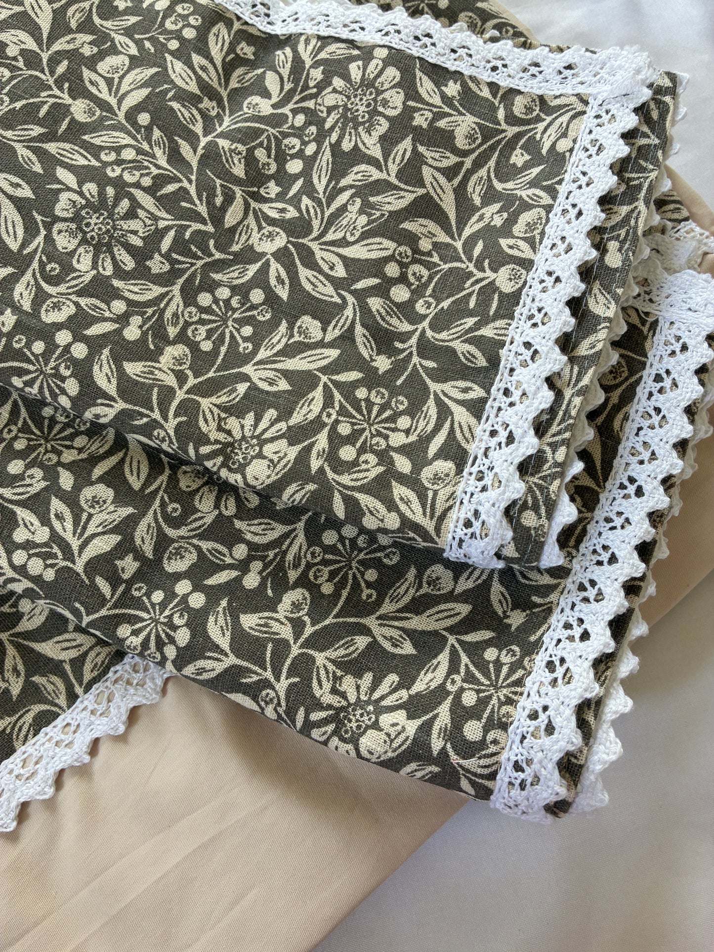 Lace Queen bedspread 90x100 inches