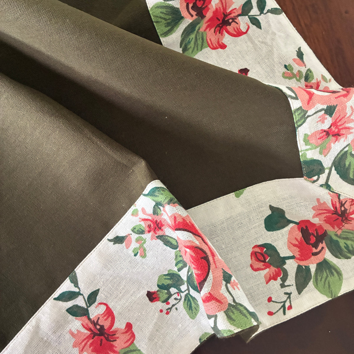 Plain with Floral Border 4 Seater Table Covers