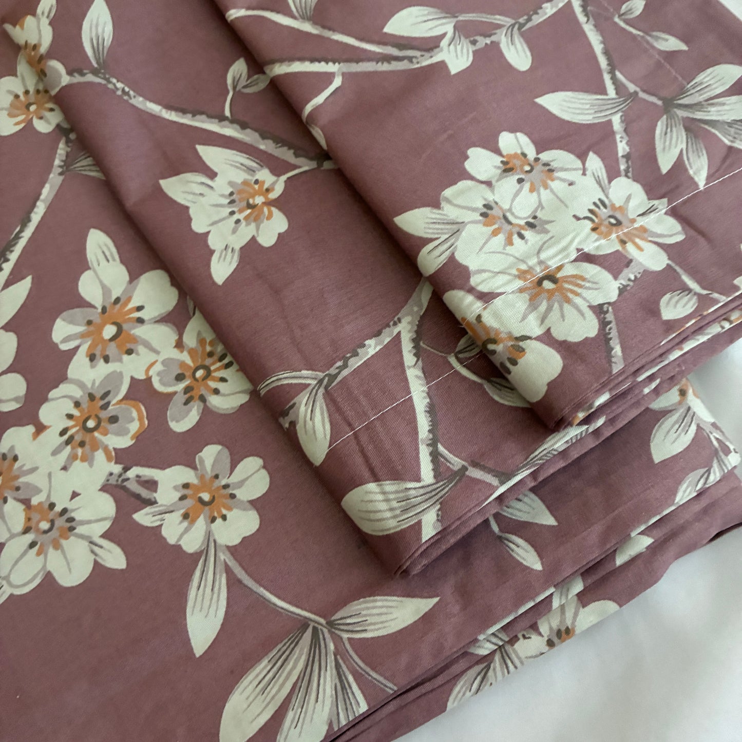 Super King Size Bedspread 120x 120 inches (2 PILLOW COVERS)