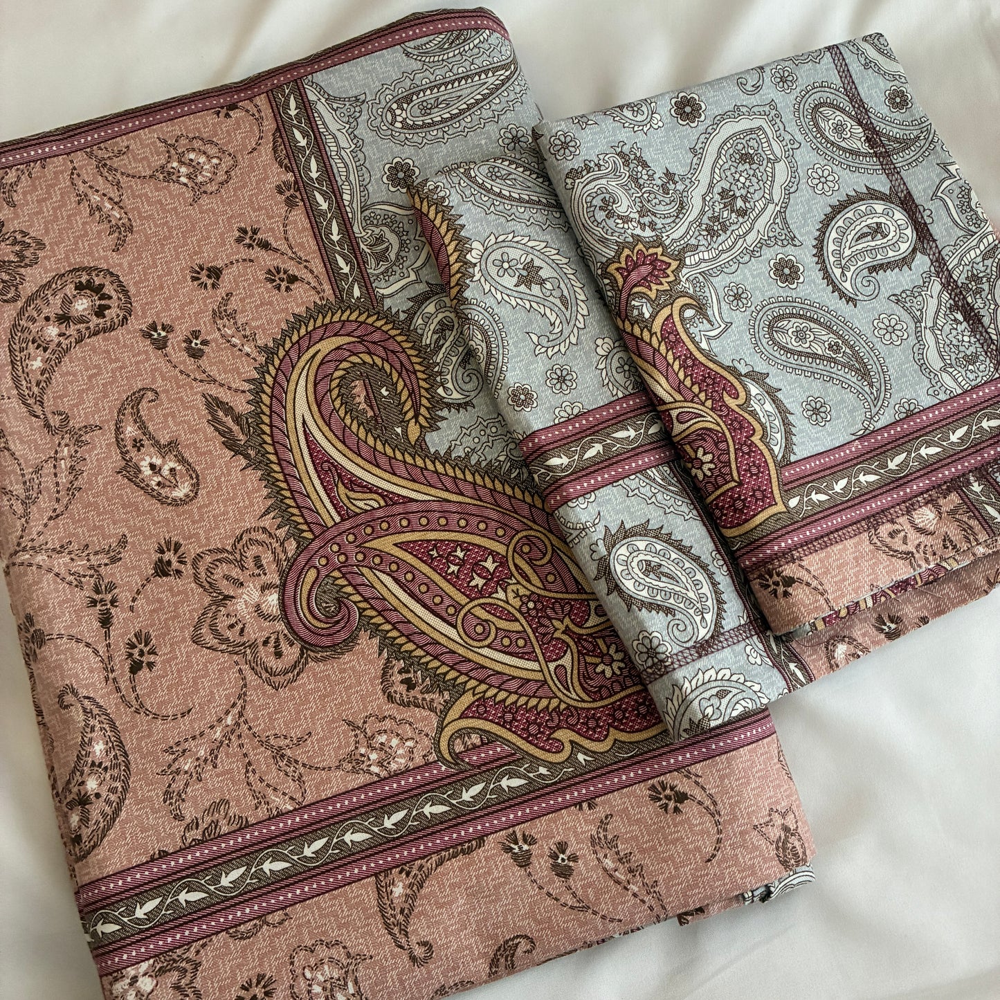 Super King Size Bedspread 120x 120 inches (2 PILLOW COVERS)