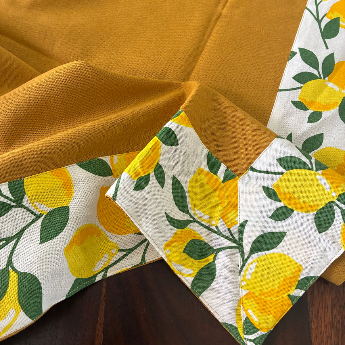 Plain with Lime Border 4 Seater Table Covers