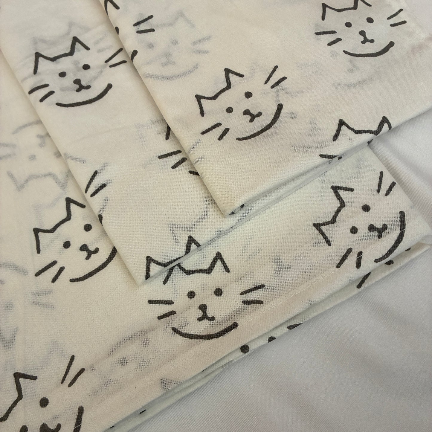 Cute Cat Single Size Cotton Bedspread with 2 Pillow Covers 60 x 90 in