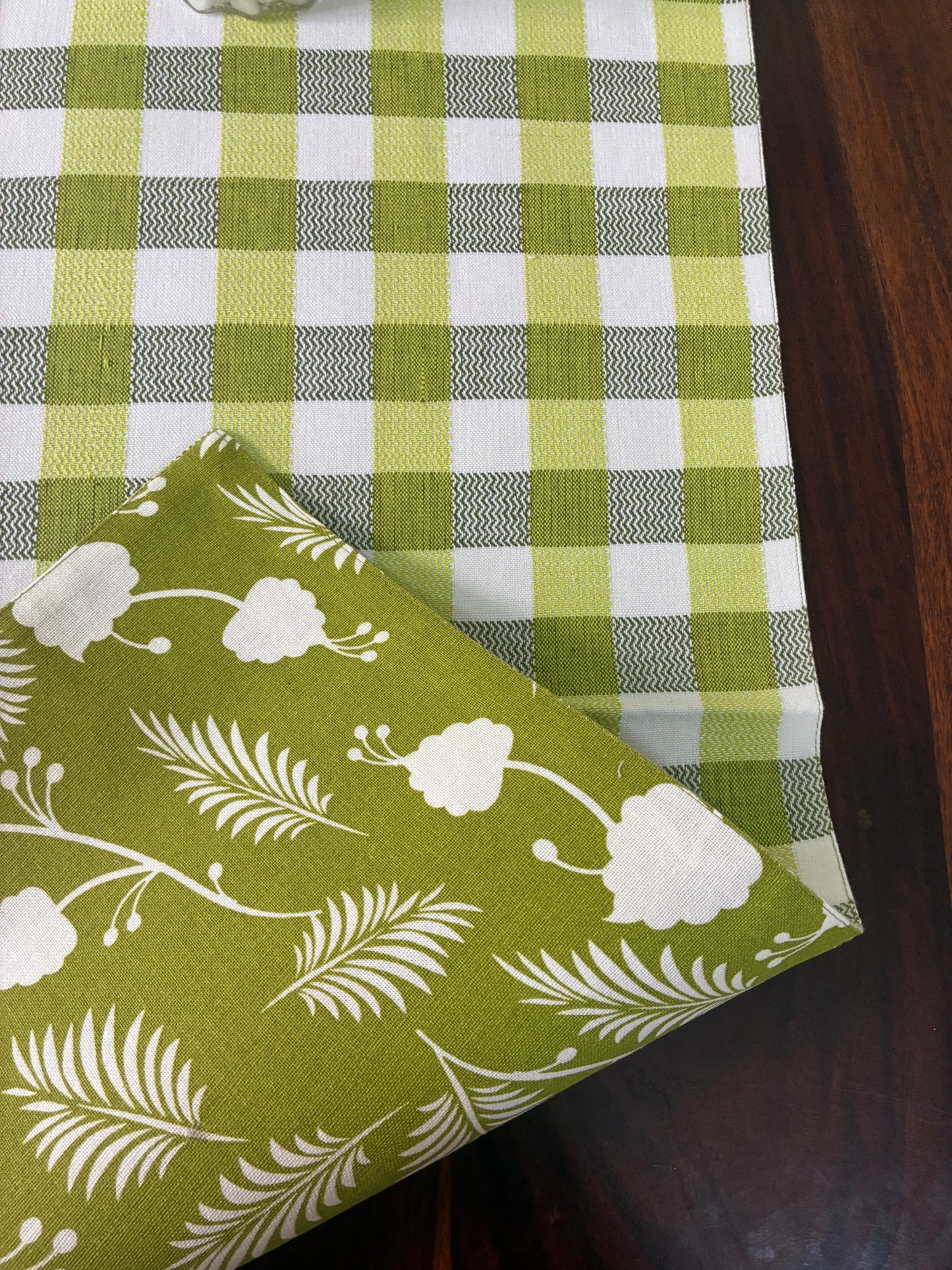 Green Leaves Reversible Table Runner 5.5 ft long