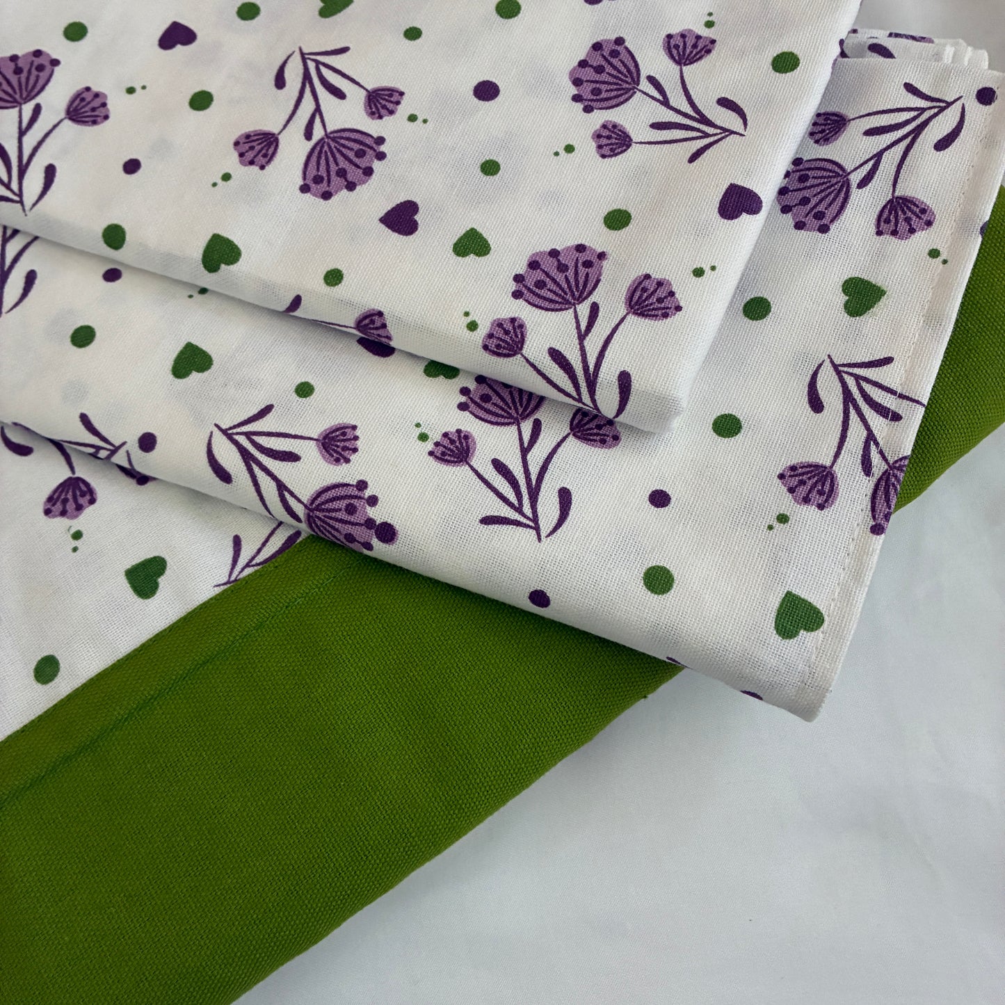 Lavender Floral Queen Size Bedspread 90x100 inches ( 2 PILLOW COVERS)