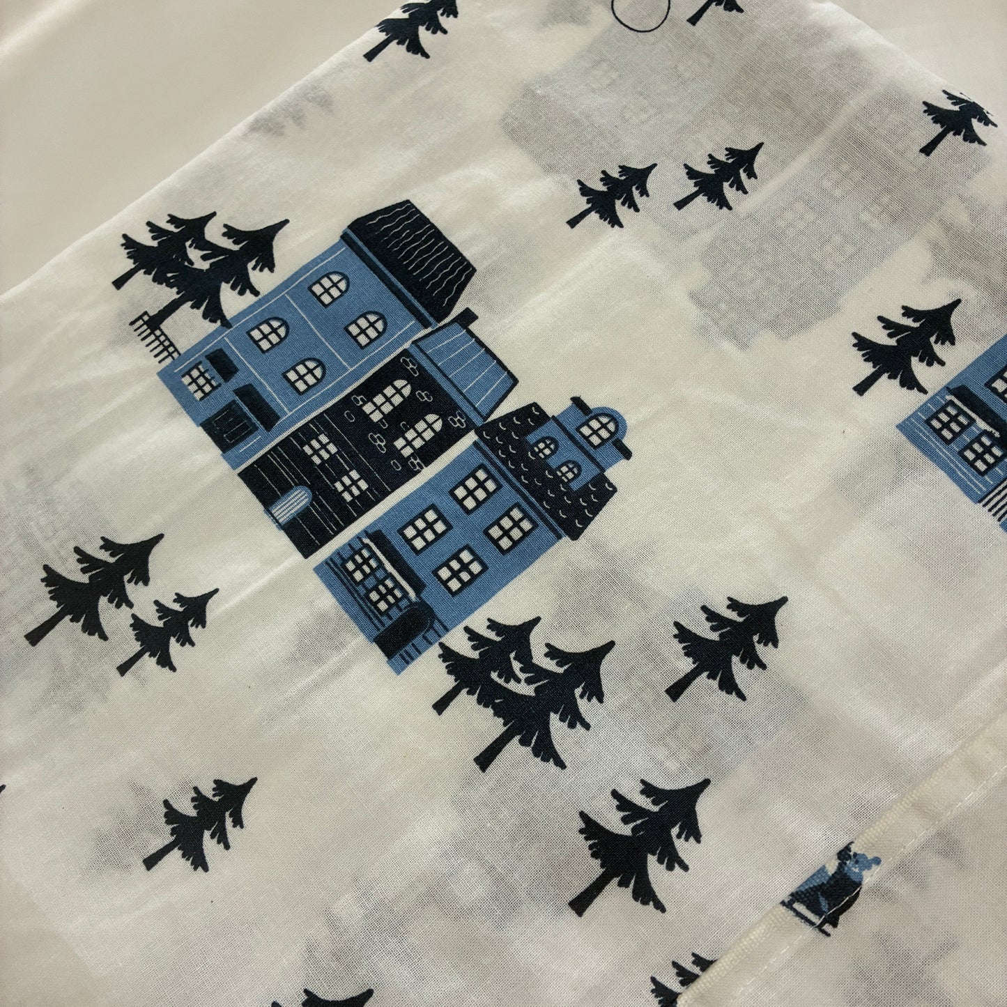 Blue House Queen bedspread 90x100 inches