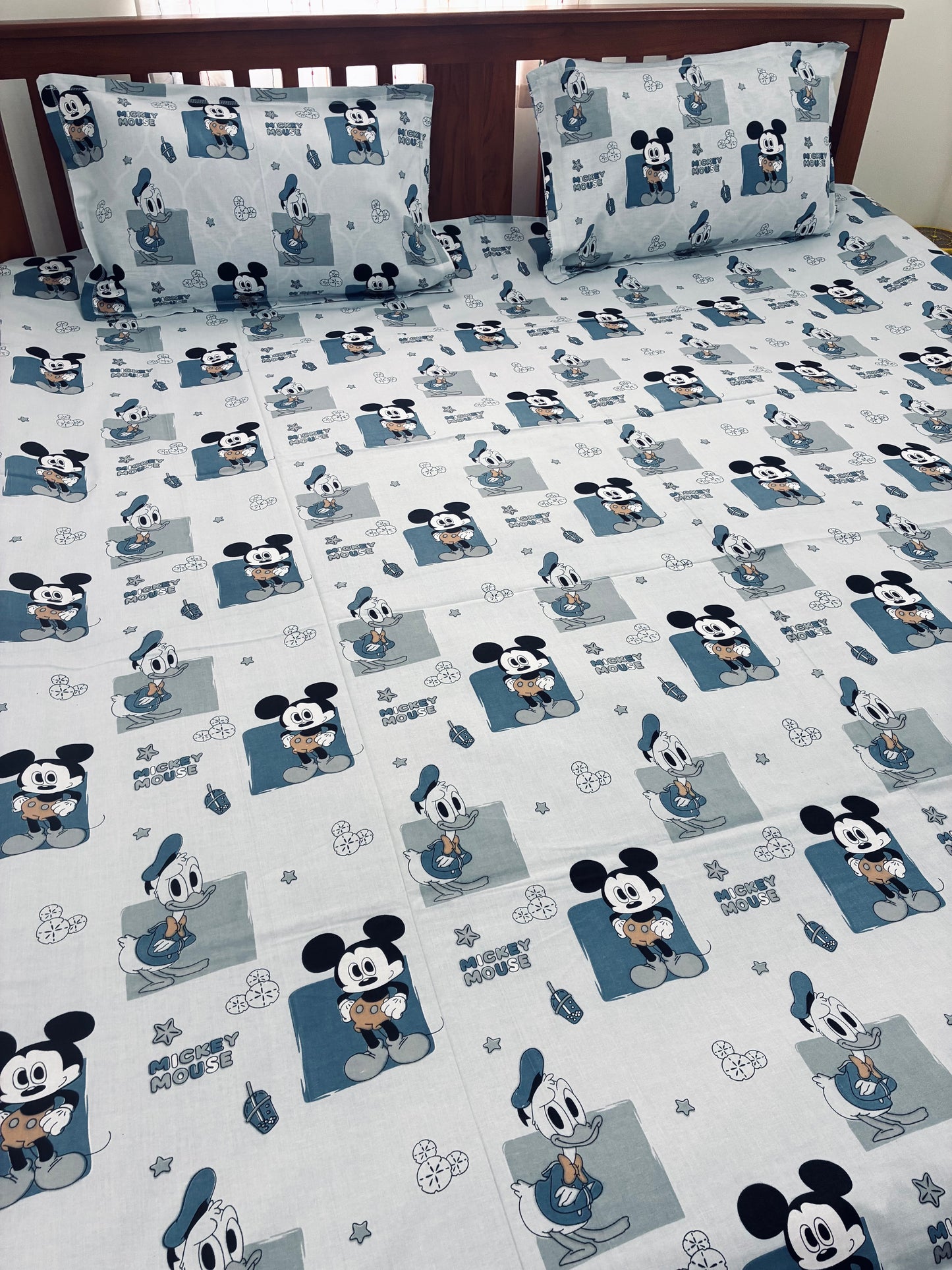 Mickey Mouse Kids Queen Bedspread 90x100 in