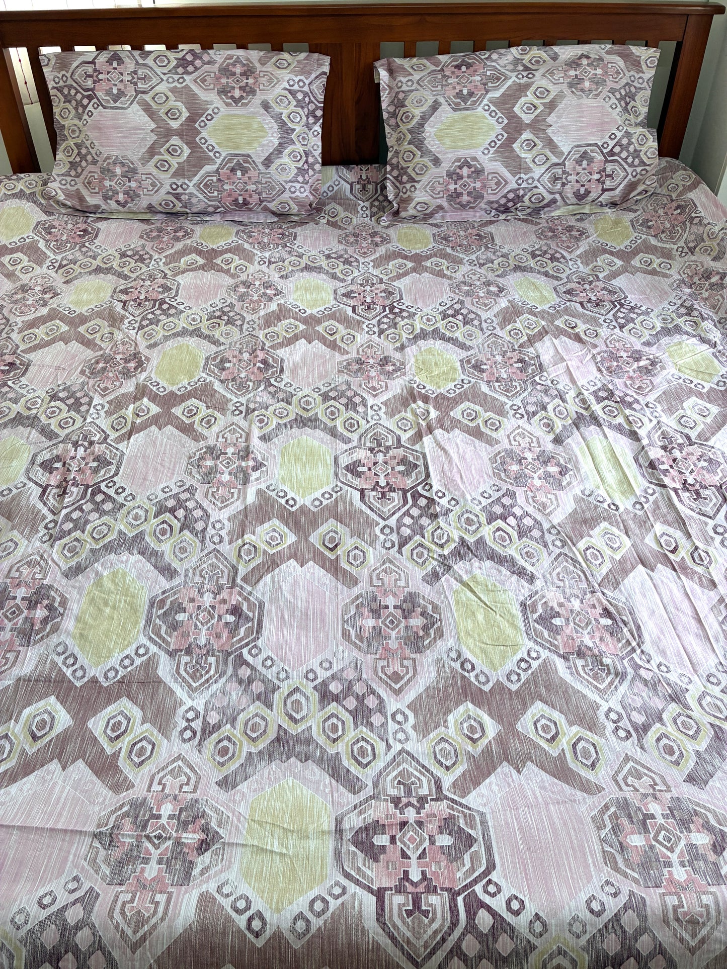 Queen Size Fitted Cotton Bedspread.