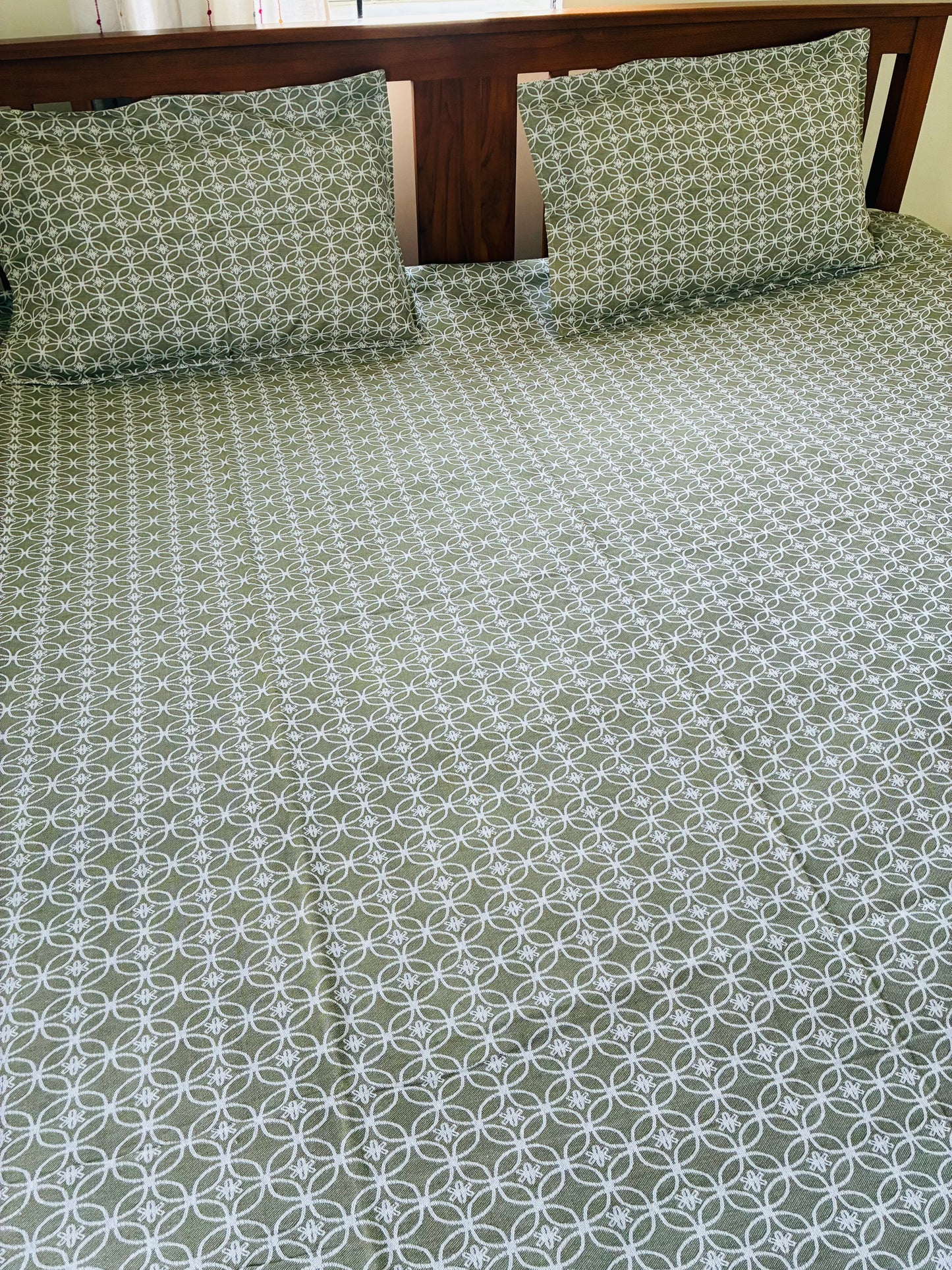 Premium Floral King Size Bedspread 108 x 108 in