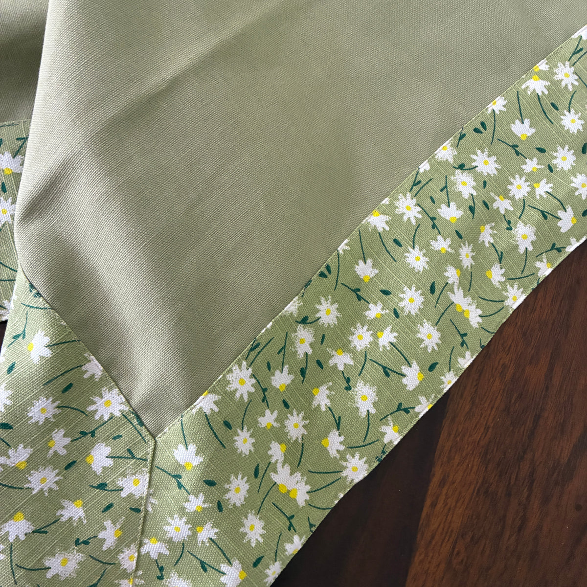 Plain with Floral Border 4 Seater Table Covers