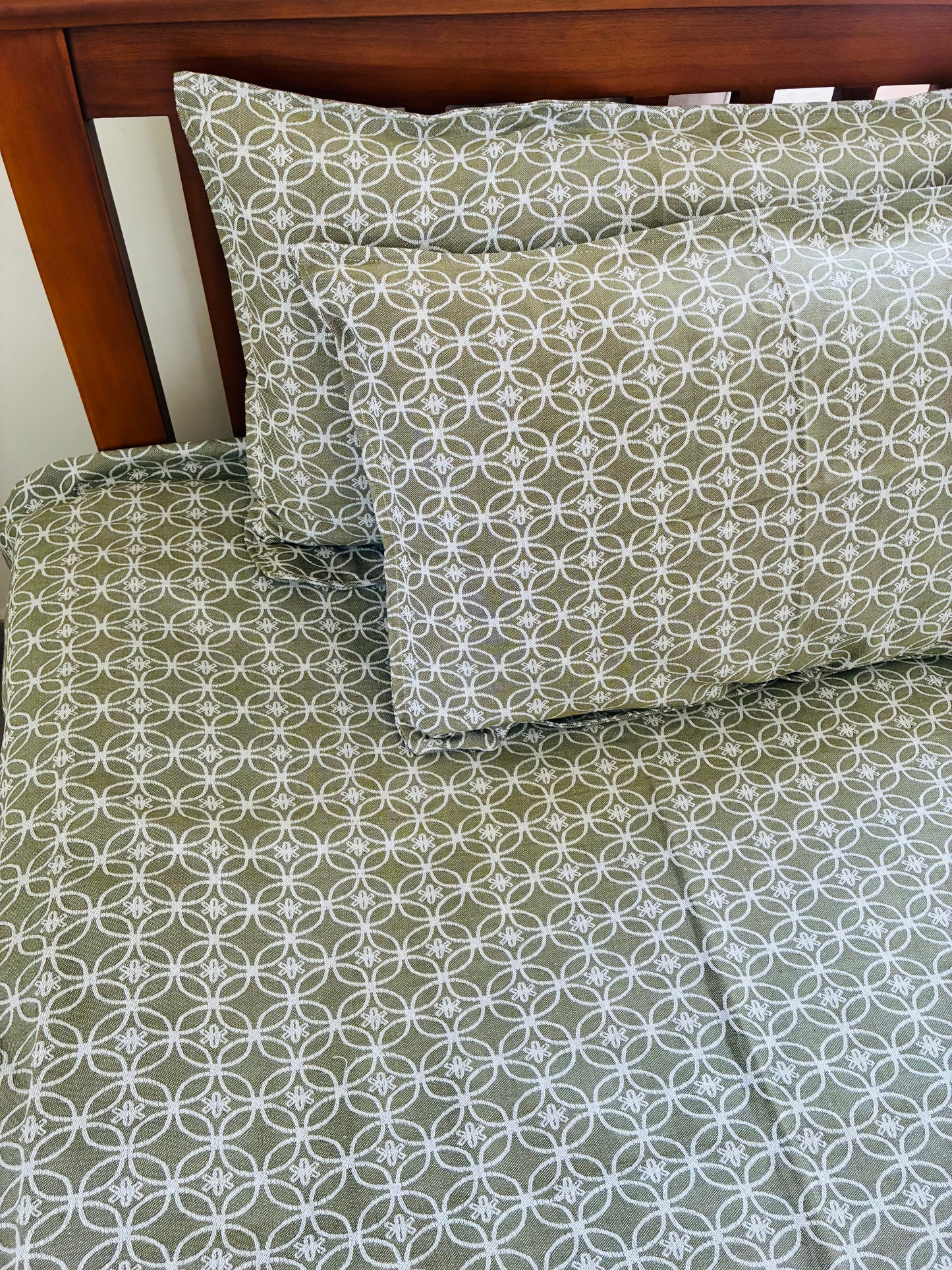 Premium Floral King Size Bedspread 108 x 108 in