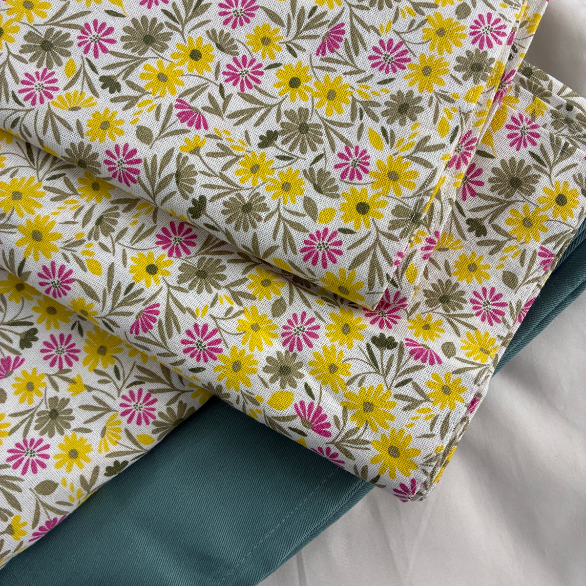 Pink Daisy King Size Cotton Bedspread 100x110 in