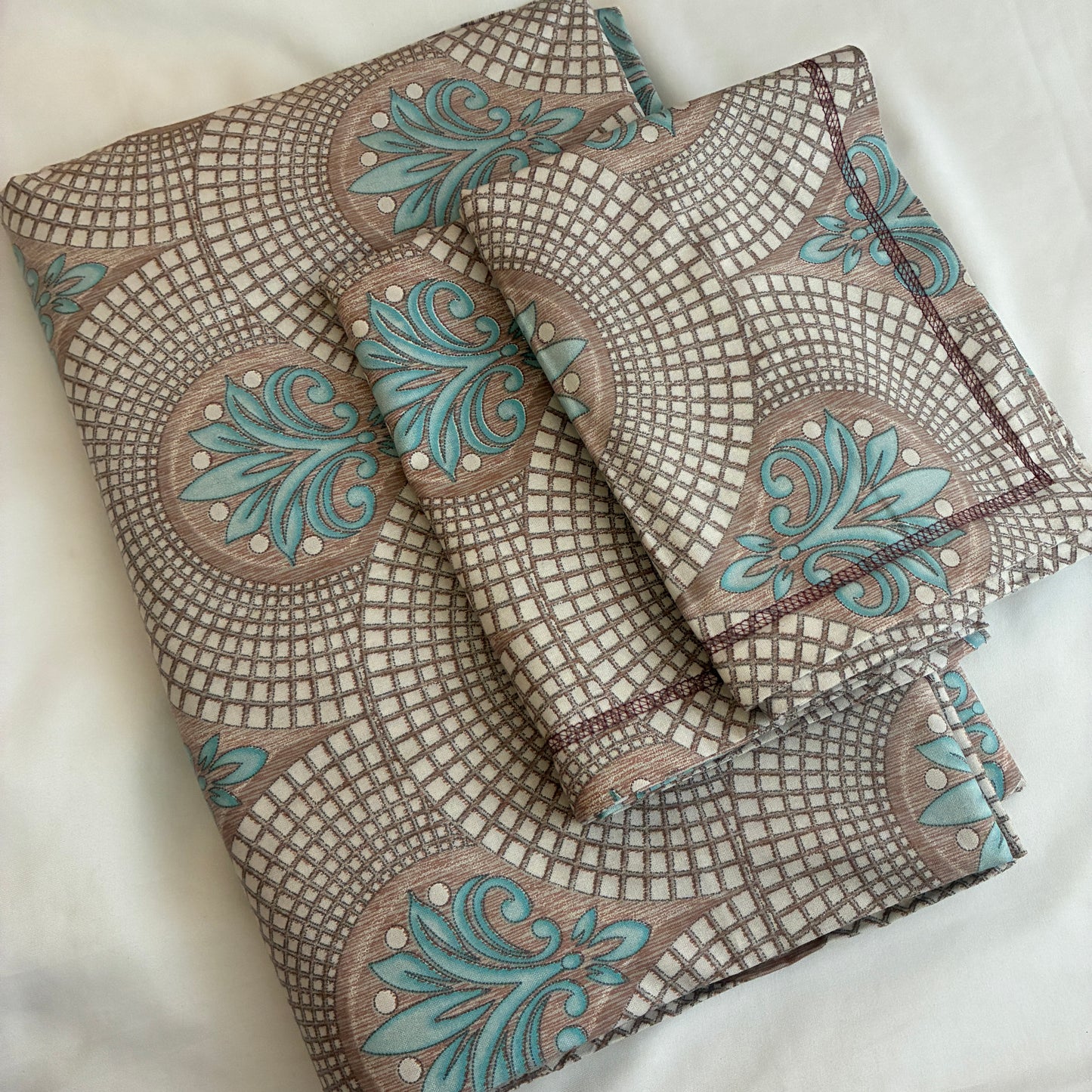 Super King Size Bedspread 120x 120 inches (2 PILLOW COVERS)