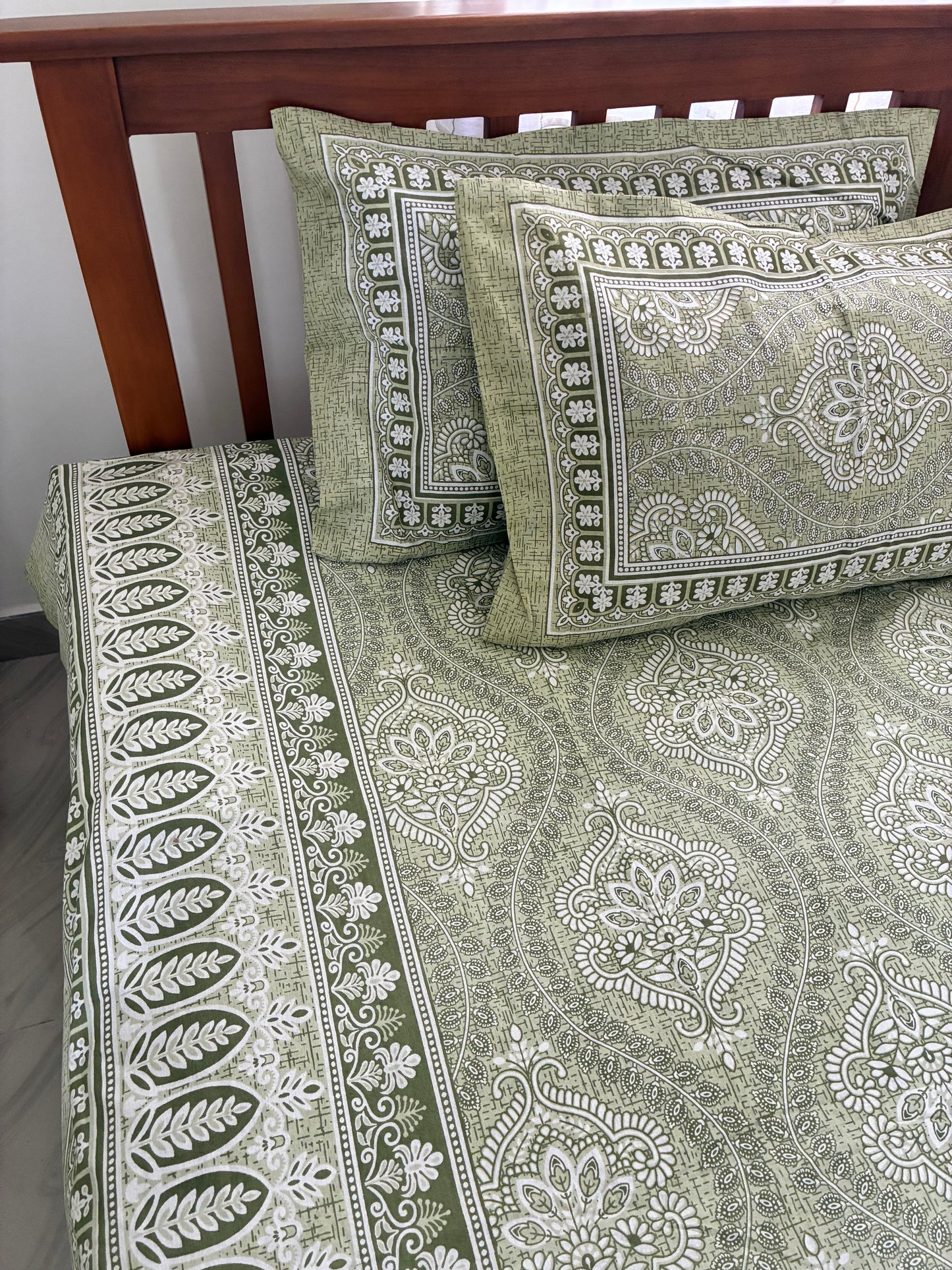 Light Green Queen Bedspread 90x100 inches