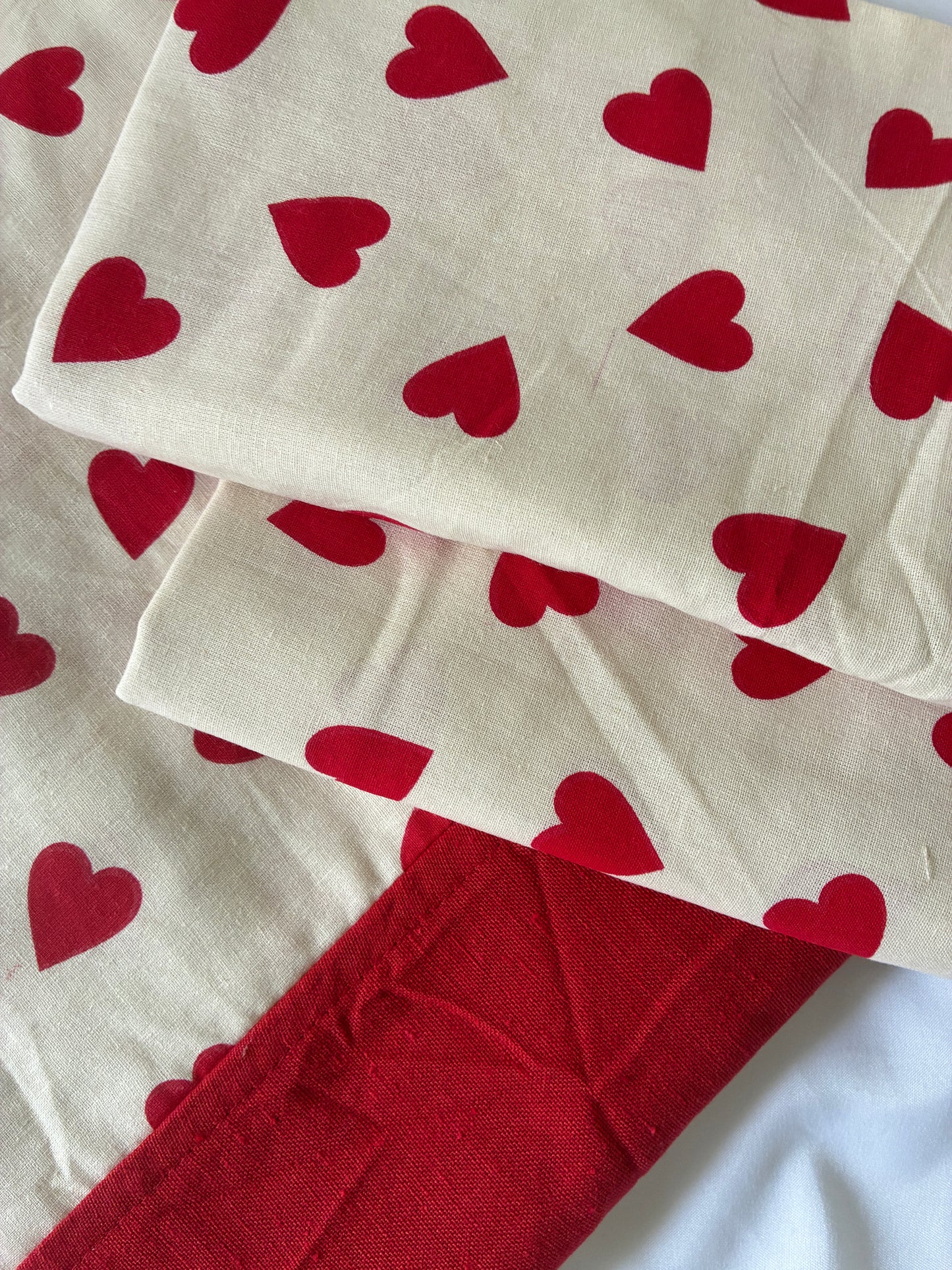 Red Heart Queen Size bedspread 90x100 inches