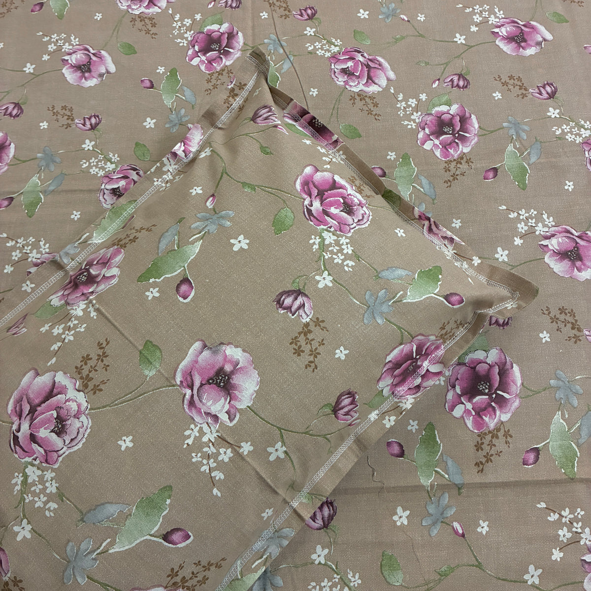 Super King Size Bedspread 120x 120 inches (2 PILLOW COVERS)