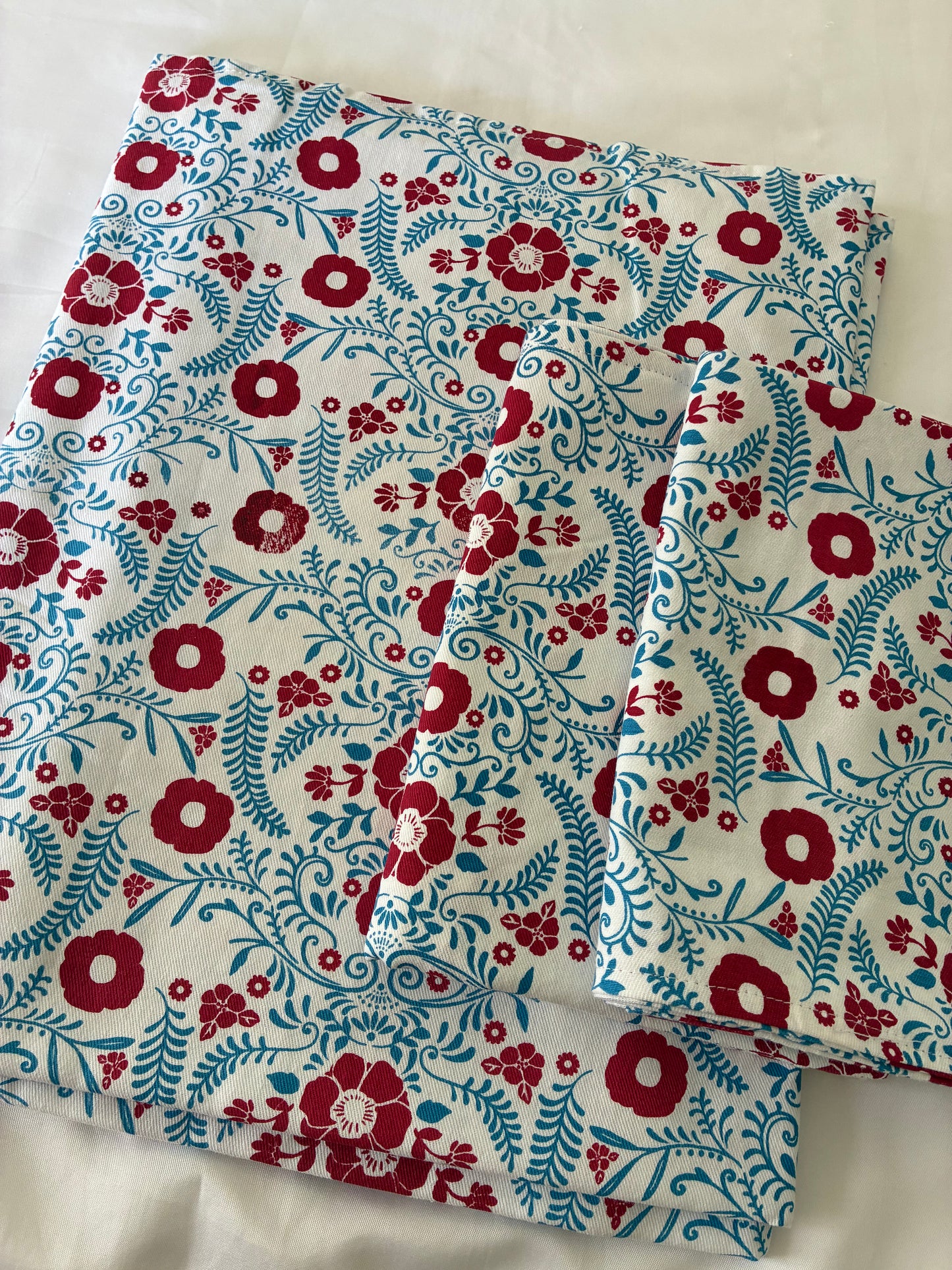 Blue Floral Single Size Cotton Bedspread with 2 Pillow Covers 60 x 90 in