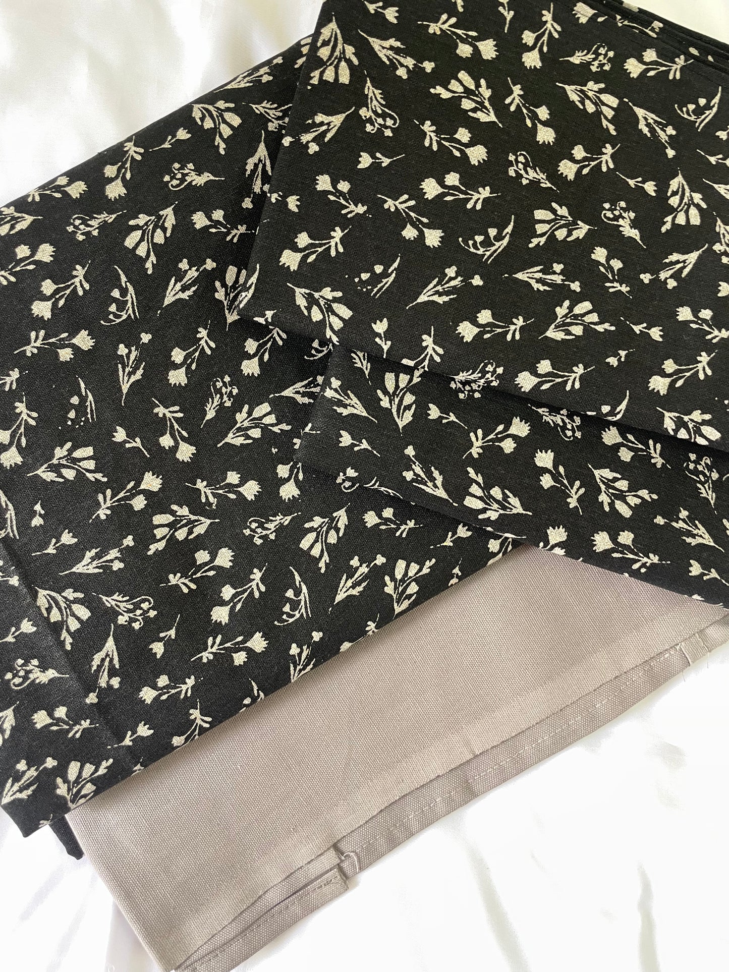 Queen Size bedspread 90x100 inches
