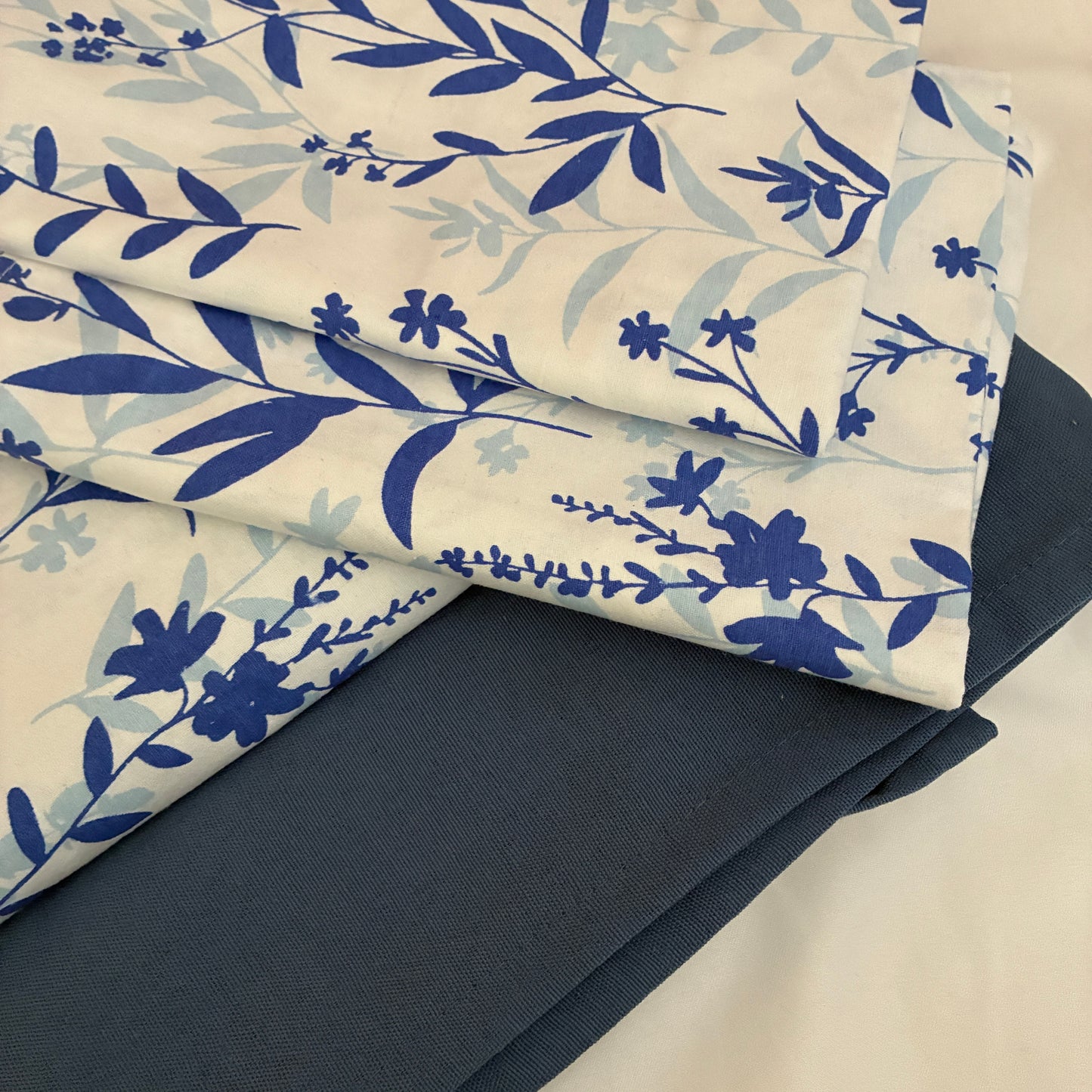 Blue Leaf King Size Cotton Bedspread 100x110 in (2 pillow covers)
