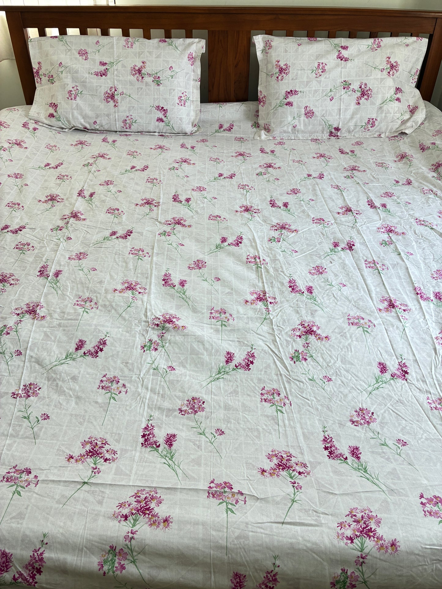 Queen Size Fitted Cotton Bedspread.