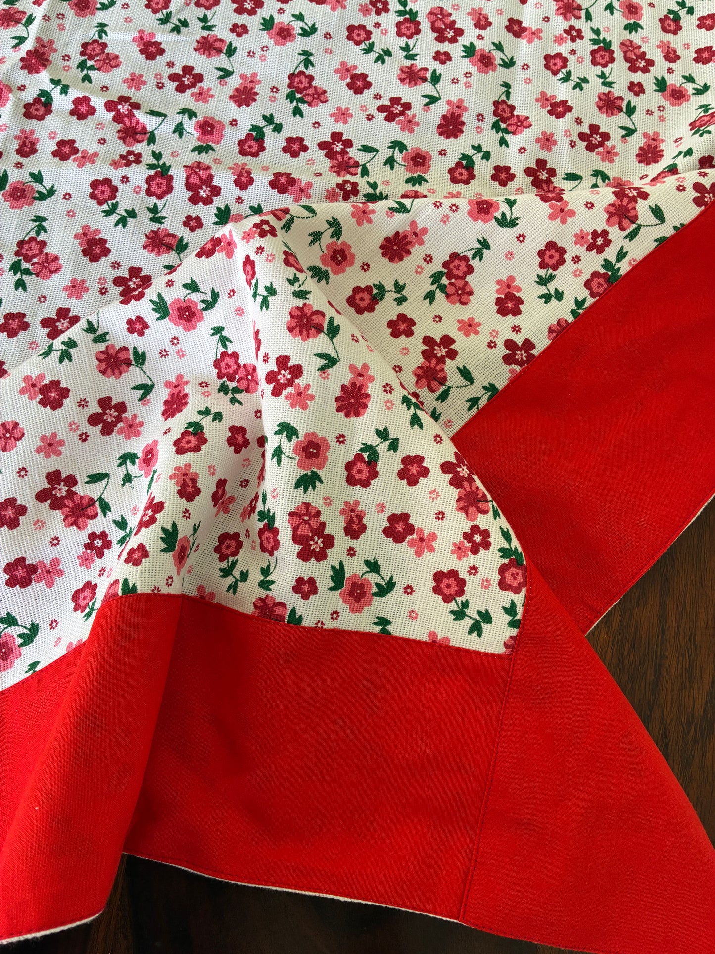 Red Floral 6 Seater Table covers