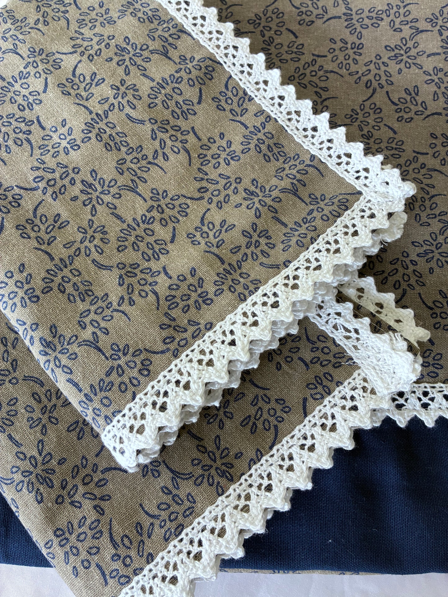 Brown & Navy Blue Lace Queen bedspread 90x100 inches