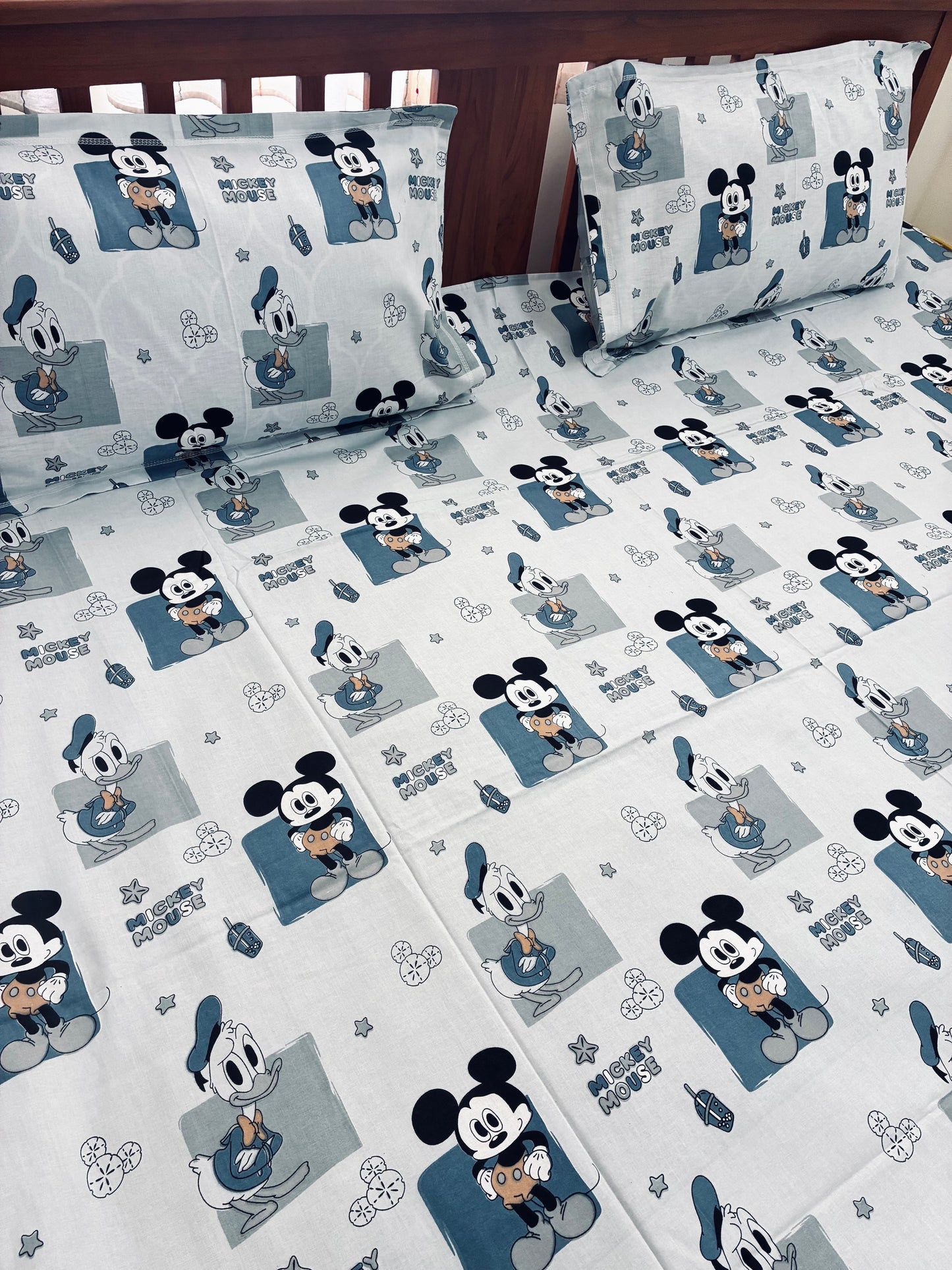 Mickey Mouse Kids Queen Bedspread 90x100 in