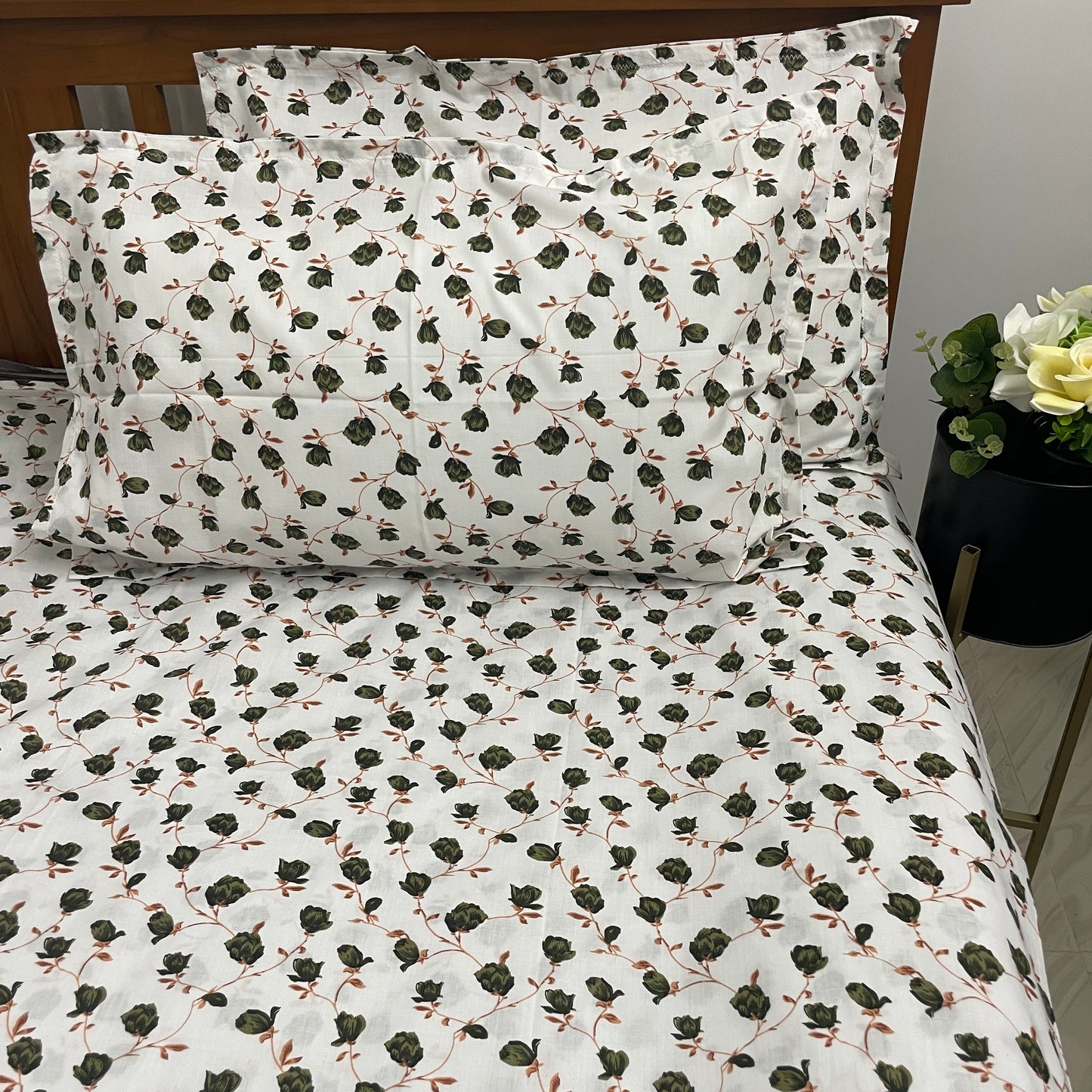 Green floral single bedspread with 2 Pillow Covers 60 x 90 in