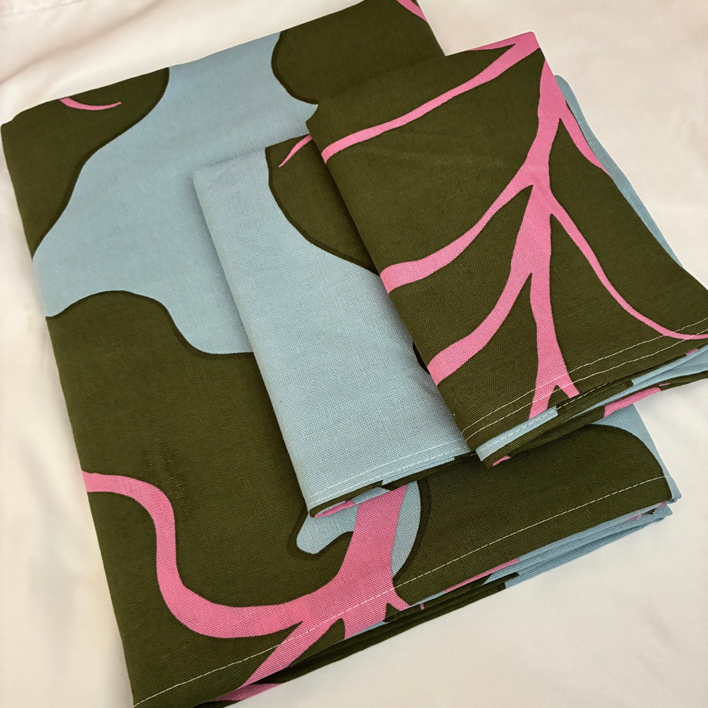 Green Abstract Single Size Cotton Bedspread with 2 Pillow Covers 60 x 90 in