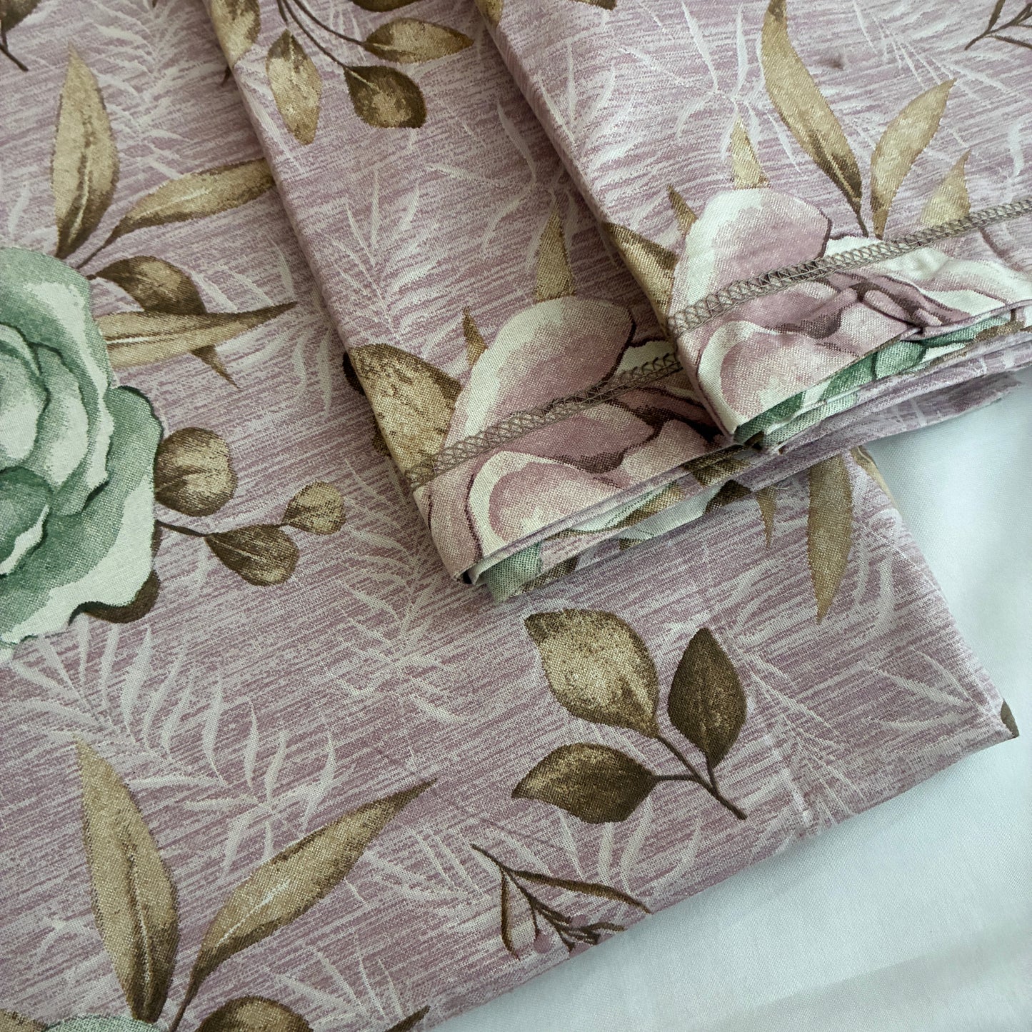 Super King Size Bedspread 120x 120 inches (2 PILLOW COVERS)
