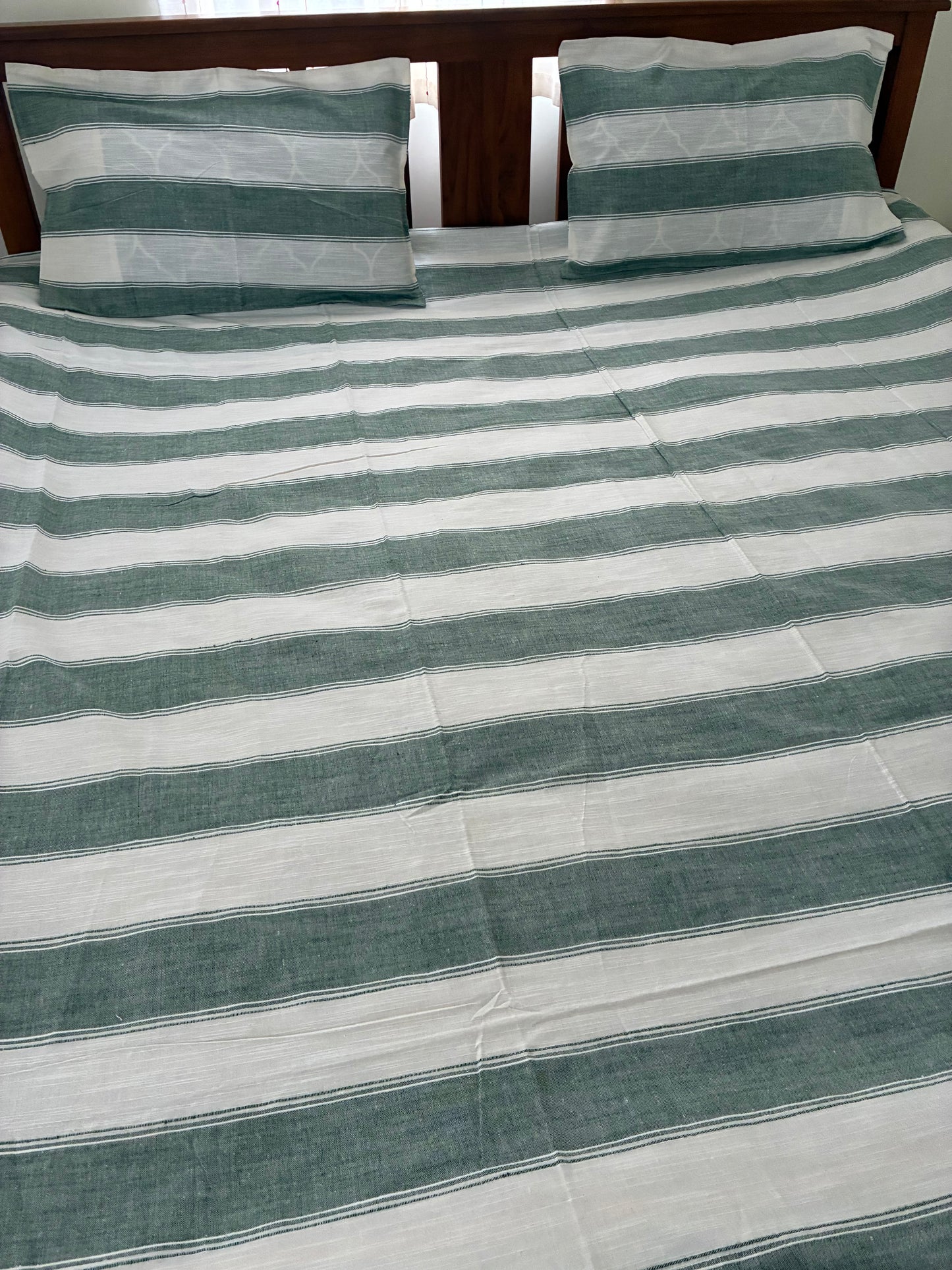 Premium Stripes King Size Bedspread 108 x 108 in