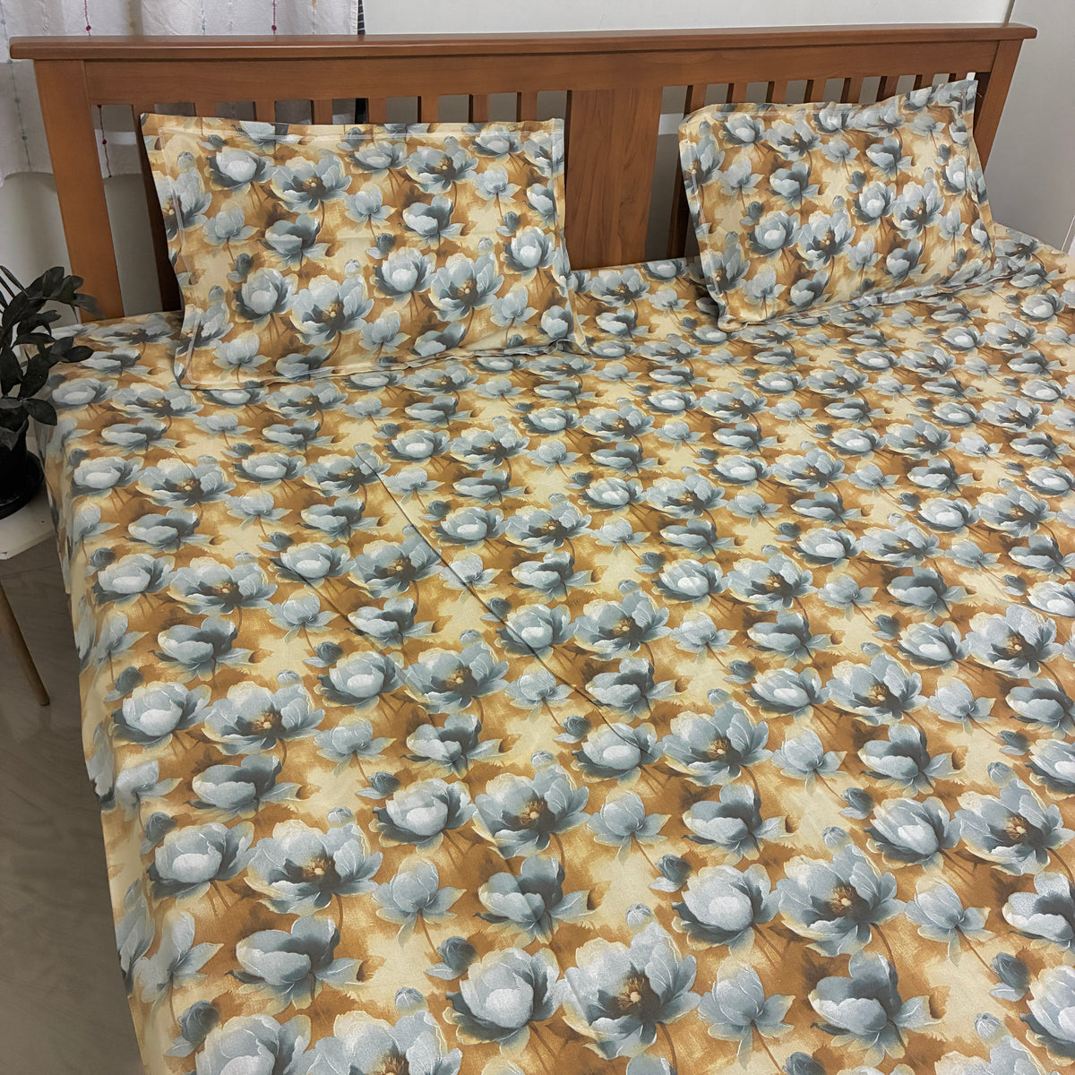 Super King Size Bedspread 120x 120 inches (2 PILLOW COVERS)