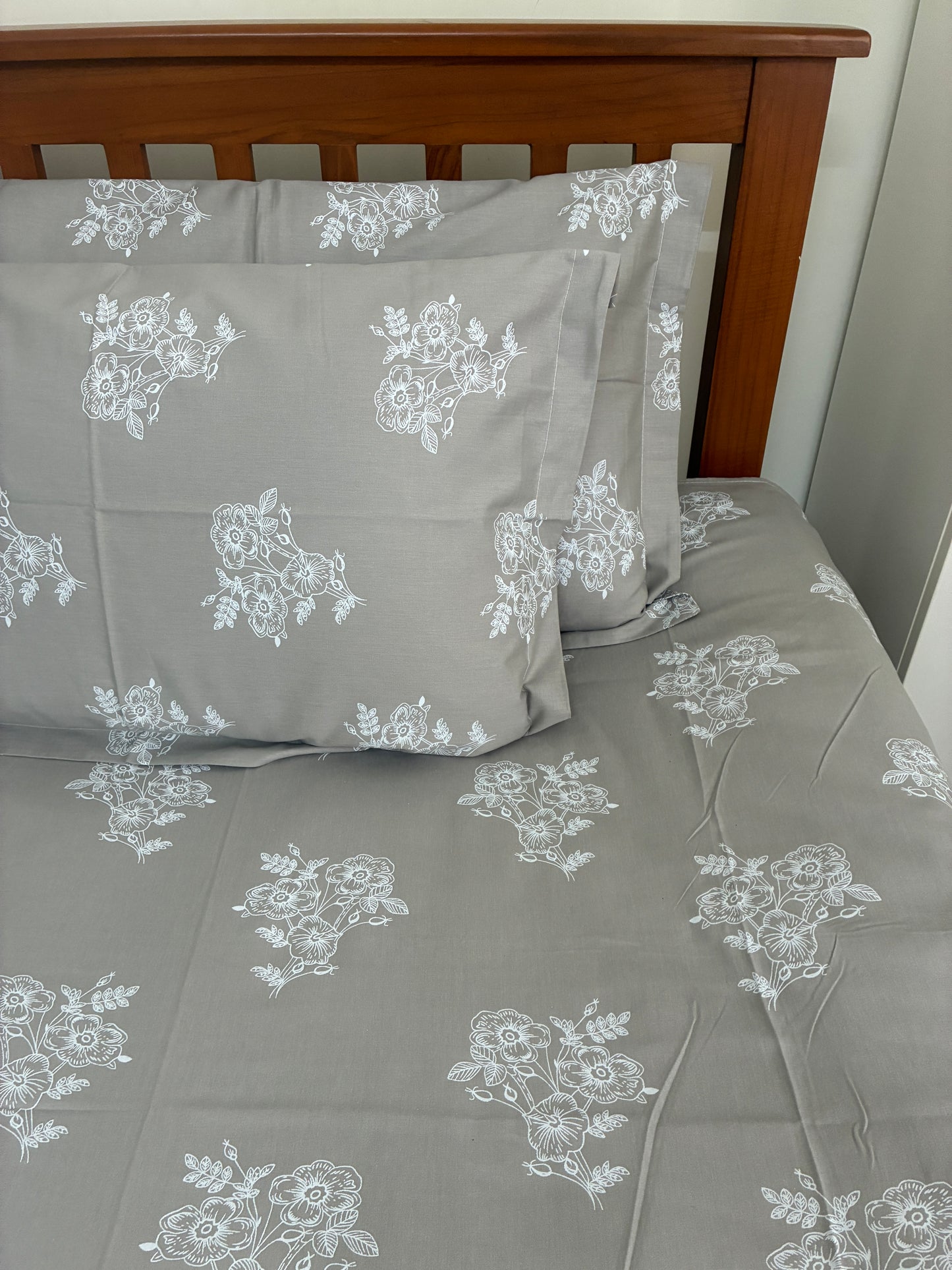 Soft King Size Bedspread 108x108 inches