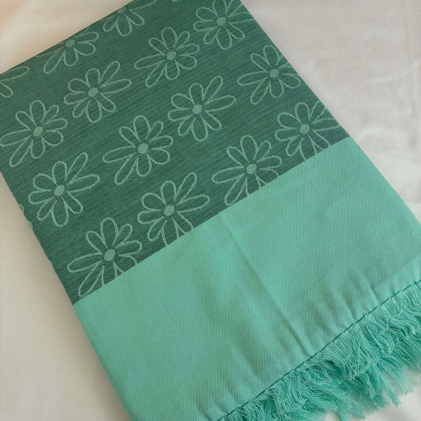 Green Daisy Single Size Blanket / Throw