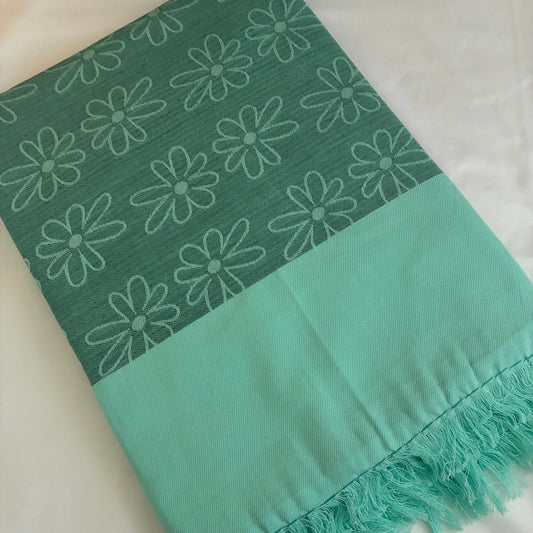 Green Daisy Single Size Blanket / Throw
