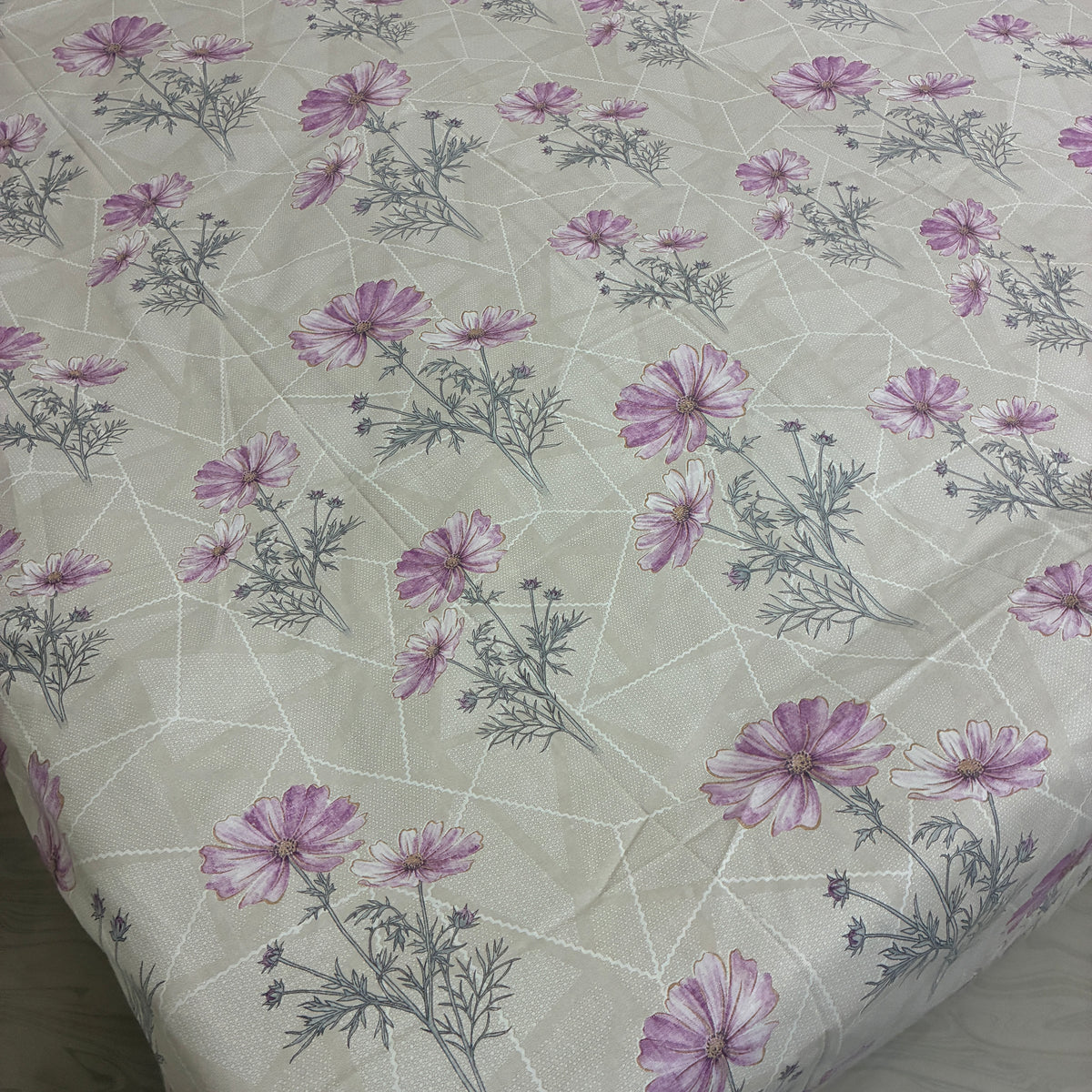 Super King Size Bedspread 120x 120 inches (2 PILLOW COVERS)