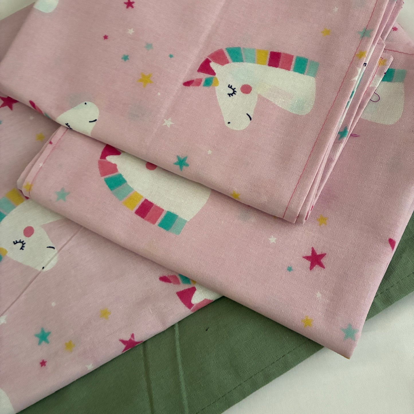 Unicorn Queen Size Bedspread 90x100 inches ( 2 PILLOW COVERS)