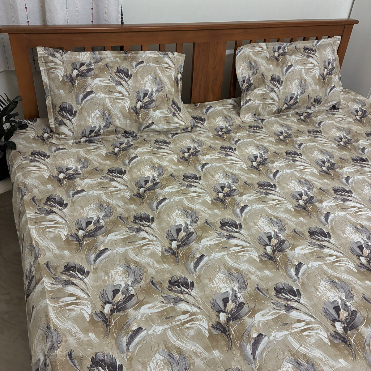 Super King Size Bedspread 120x 120 inches (2 PILLOW COVERS)