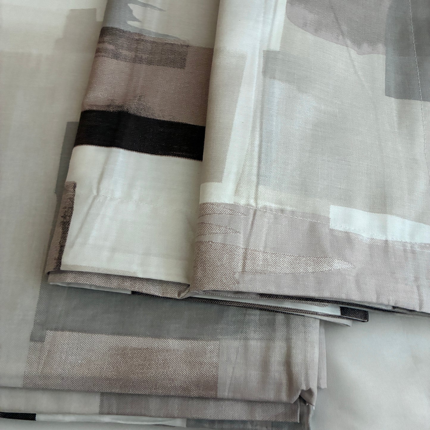 Super King Size Bedspread 120x 120 inches (2 PILLOW COVERS)