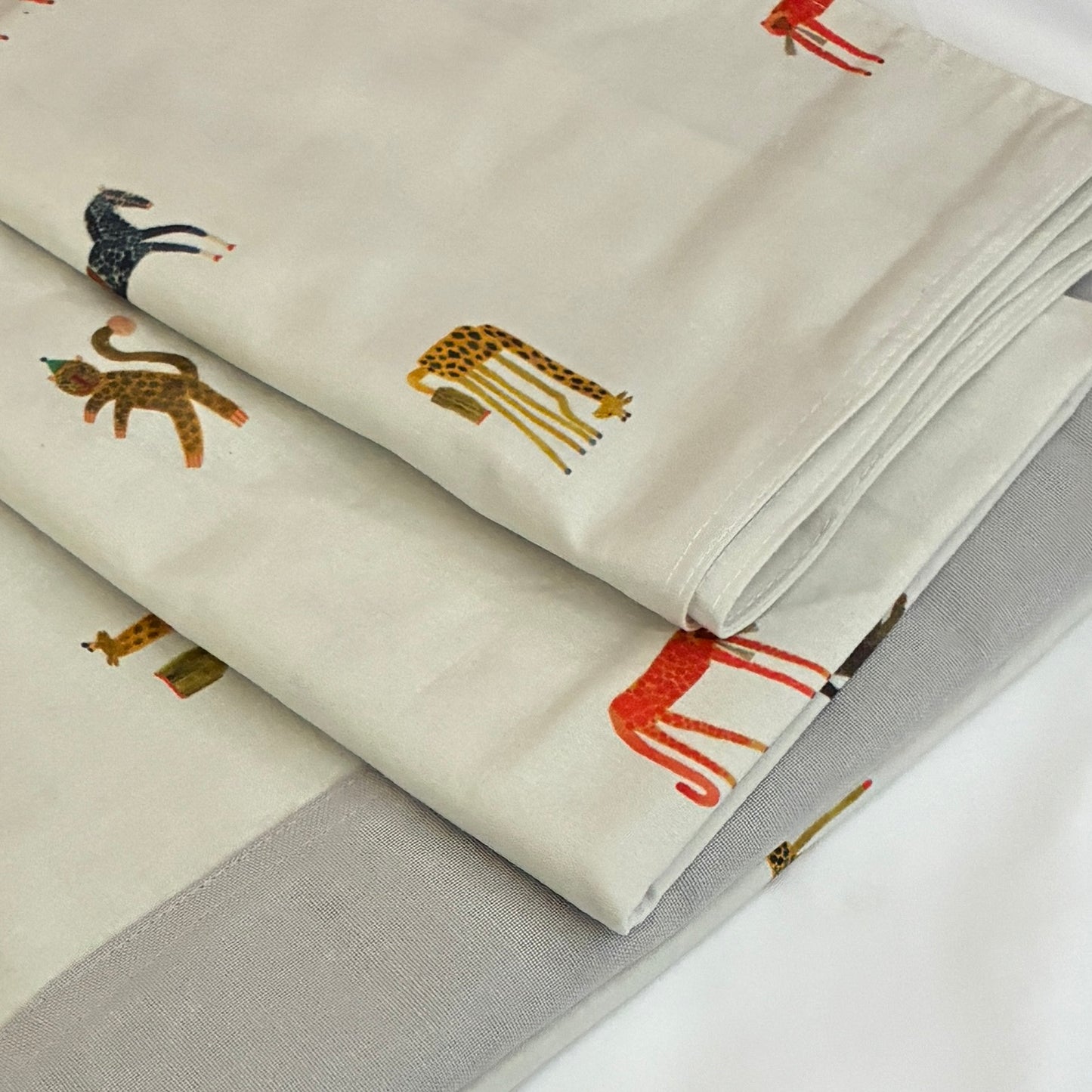 Cute Animal Queen bedspread 90x100 in(2 pillow covers)