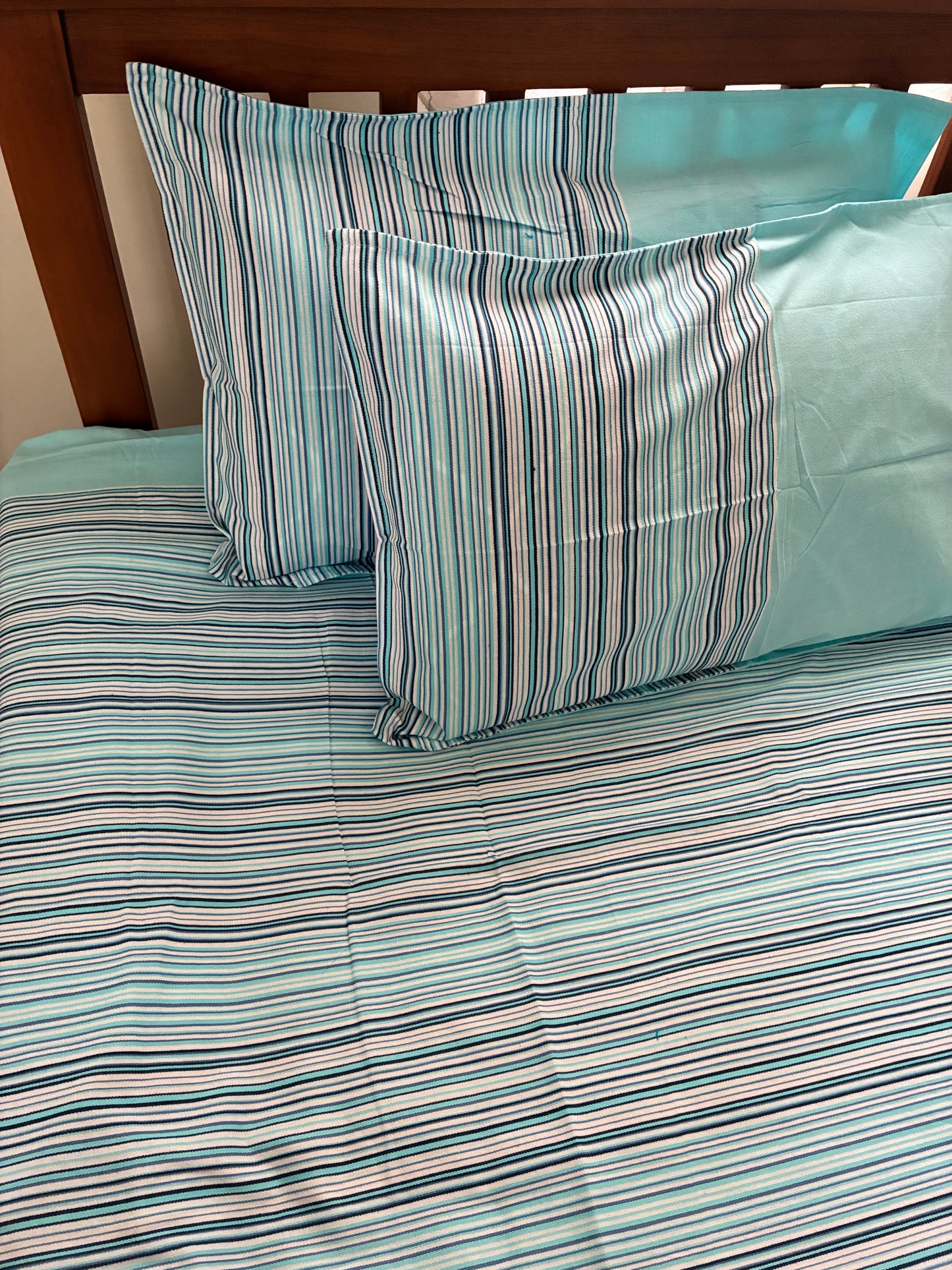Premium Stripes King Size Bedspread 108 x 108 in