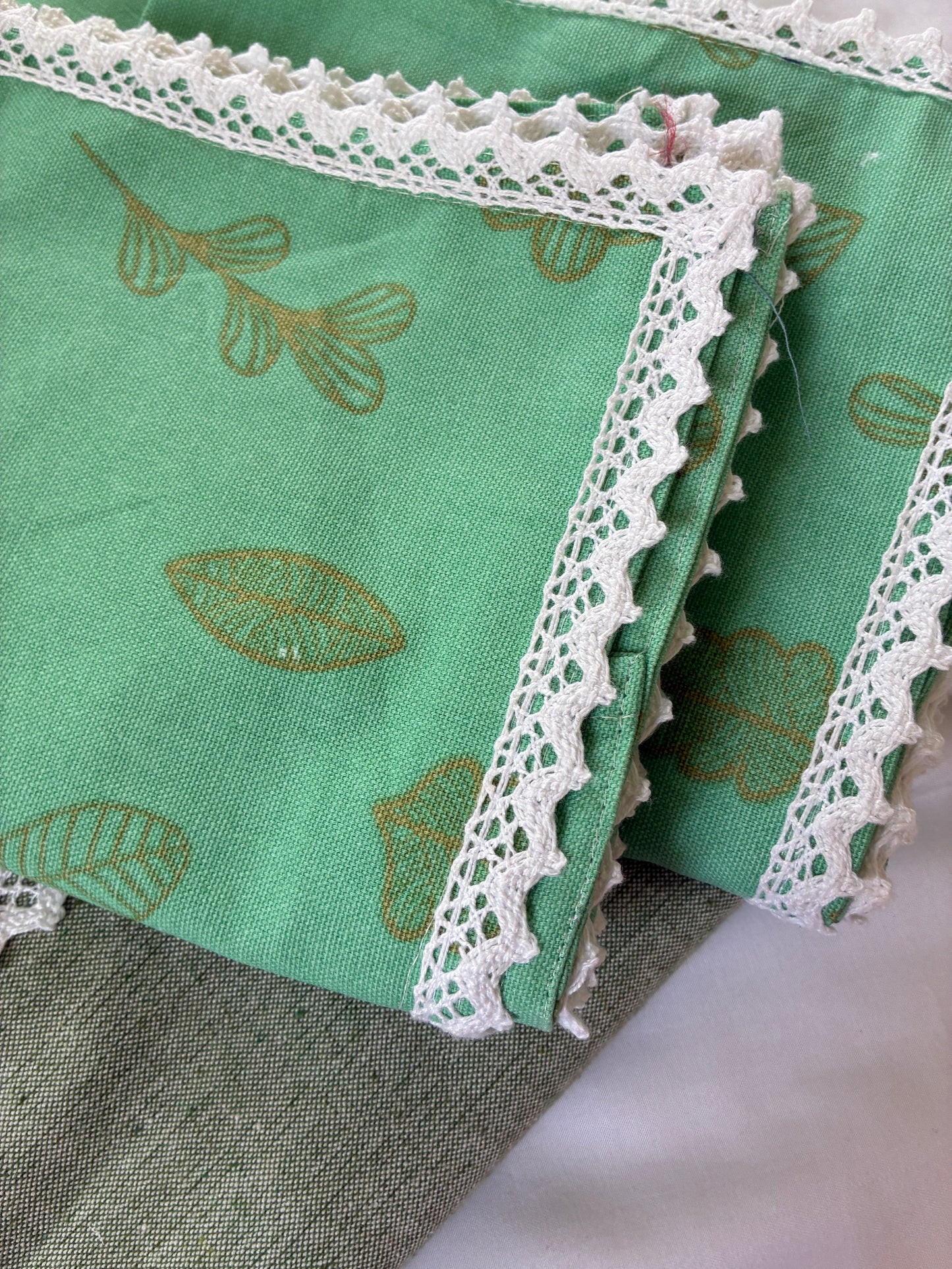 Leaf Lace Queen bedspread 90x100 inches