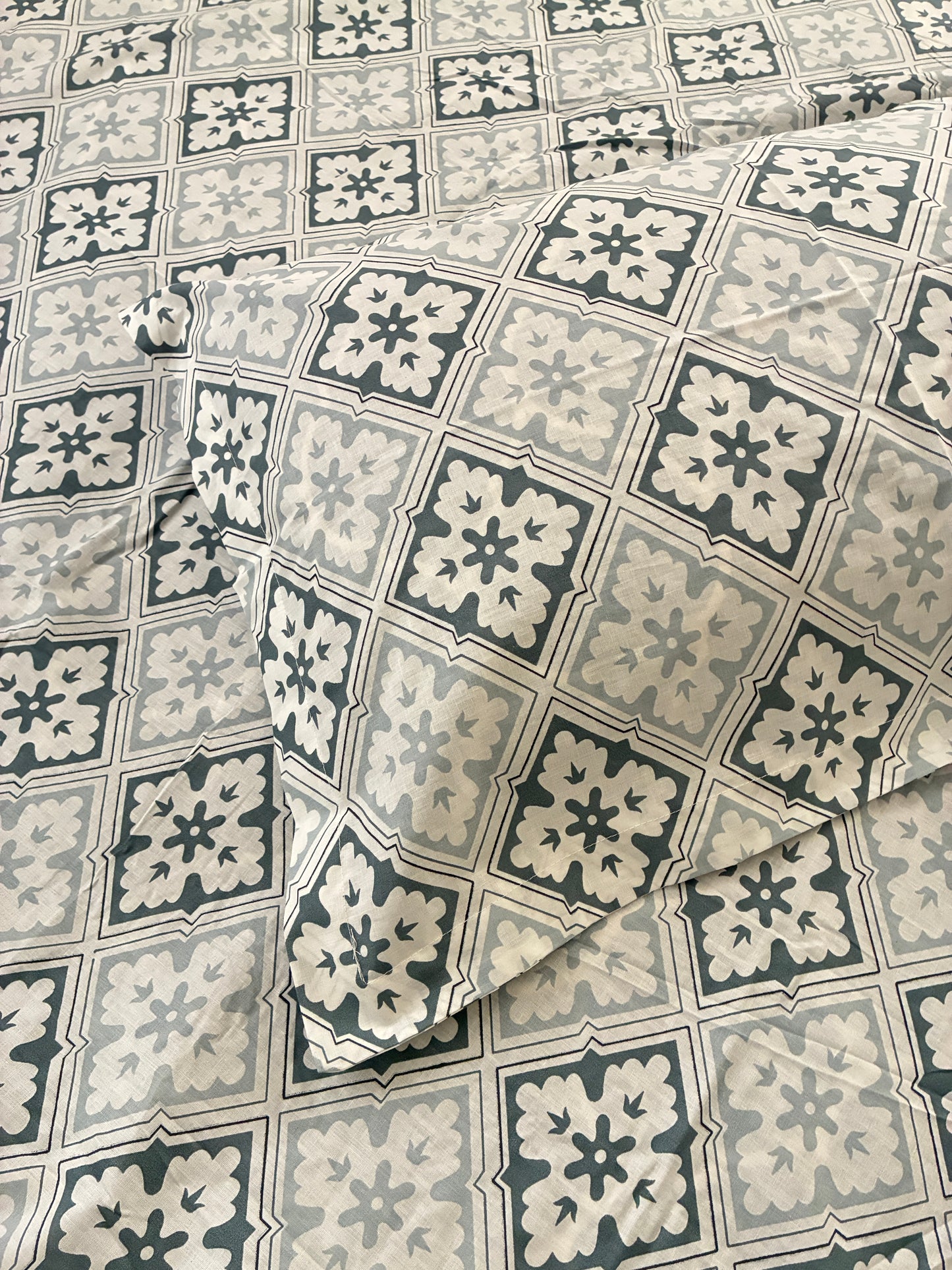 Grey Floral Queen Size Fitted Cotton Bedspread (2 pillow covers)