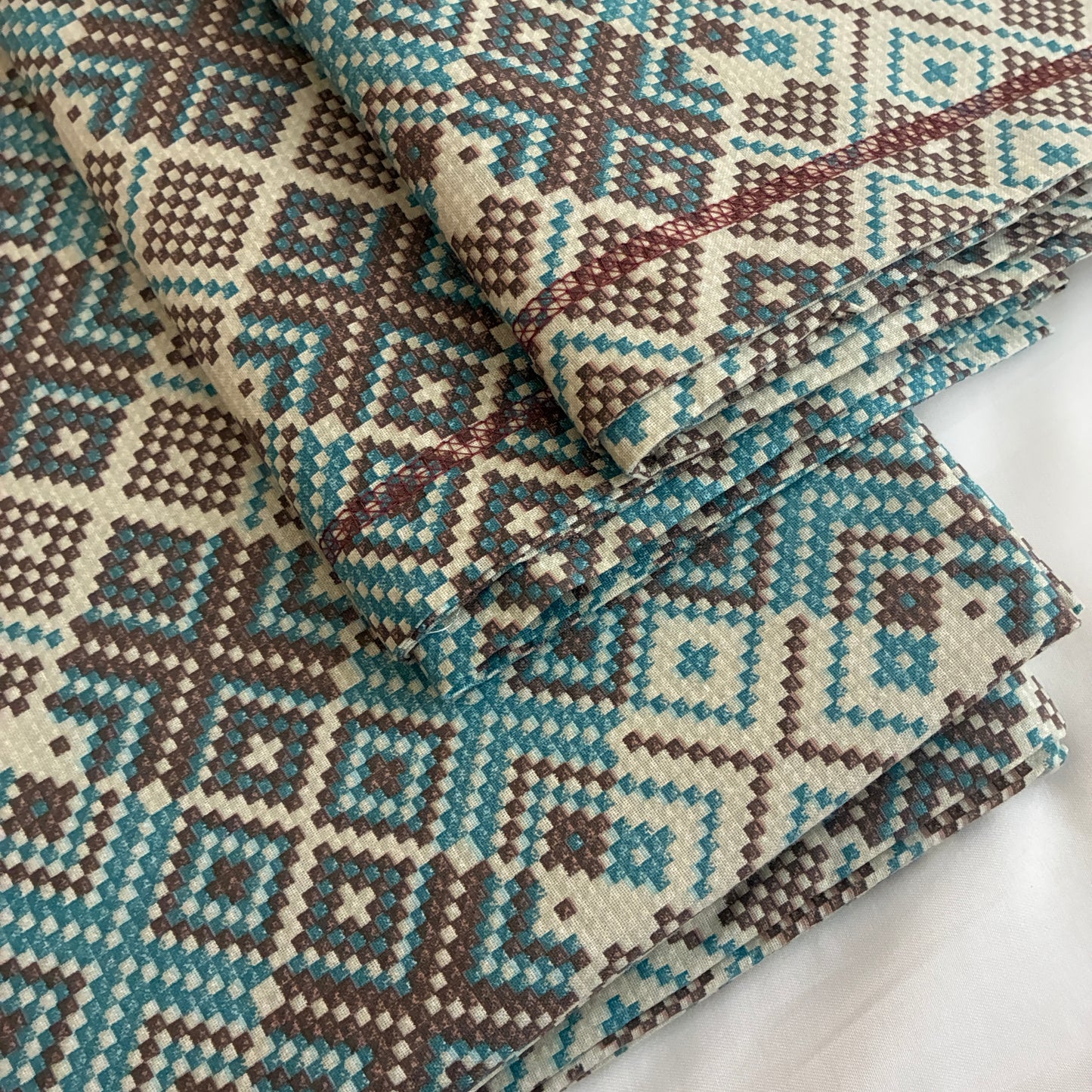 Super King Size Bedspread 120x 120 inches (2 PILLOW COVERS)