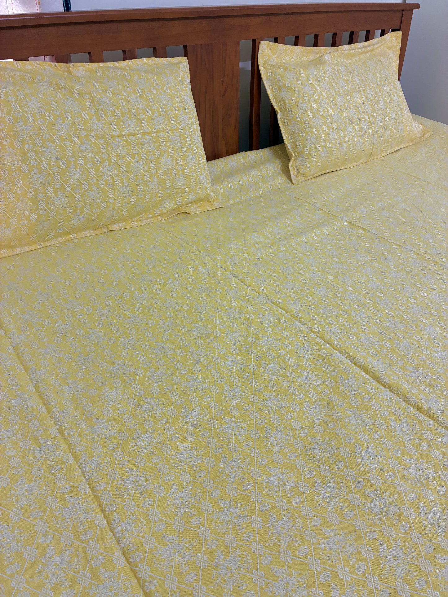 Premium Yellow King Size Bedspread 108 x 108 in