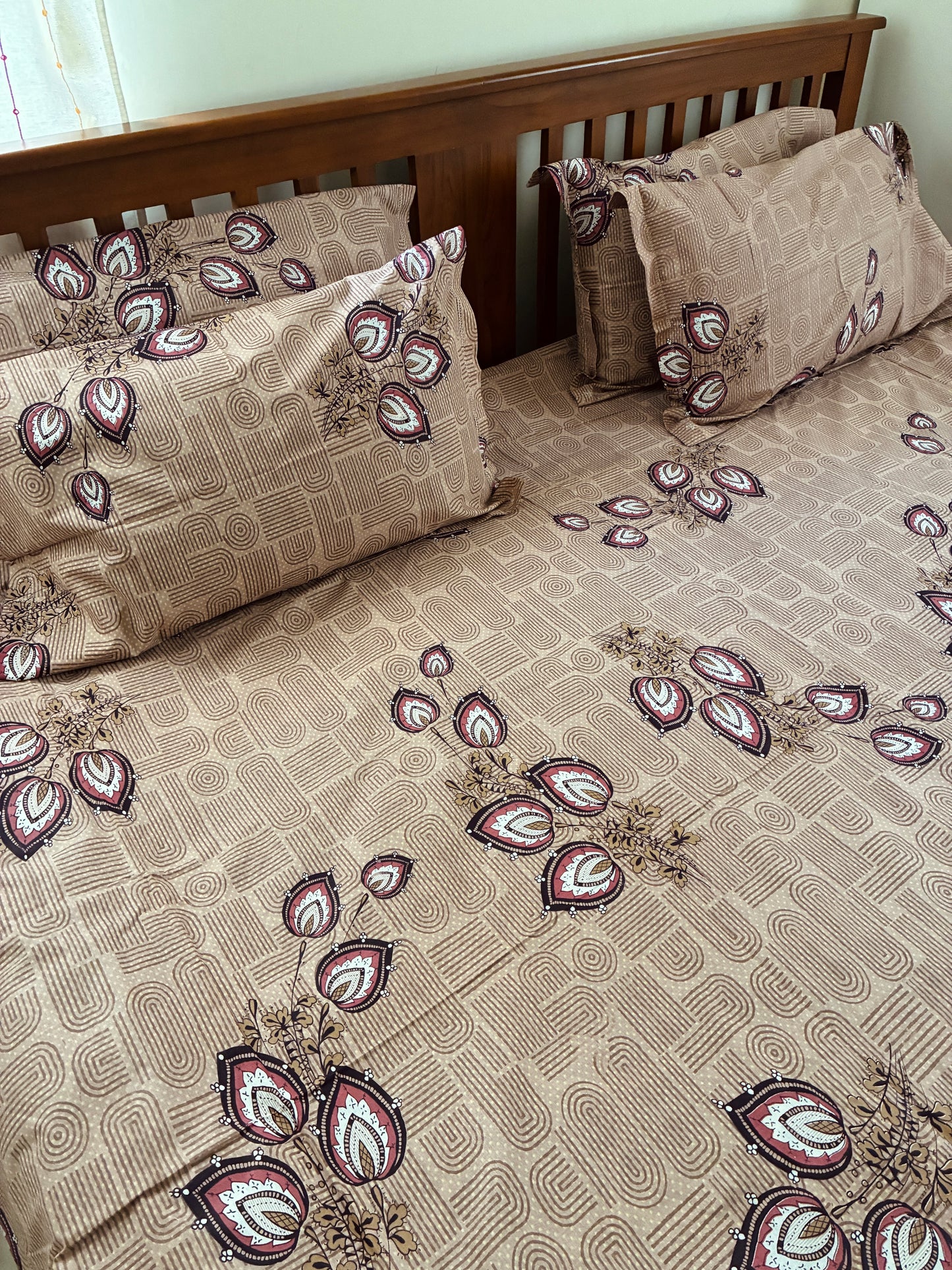 Super King Size Bedspread 110 x 120 inches With 4 Pillow Covers