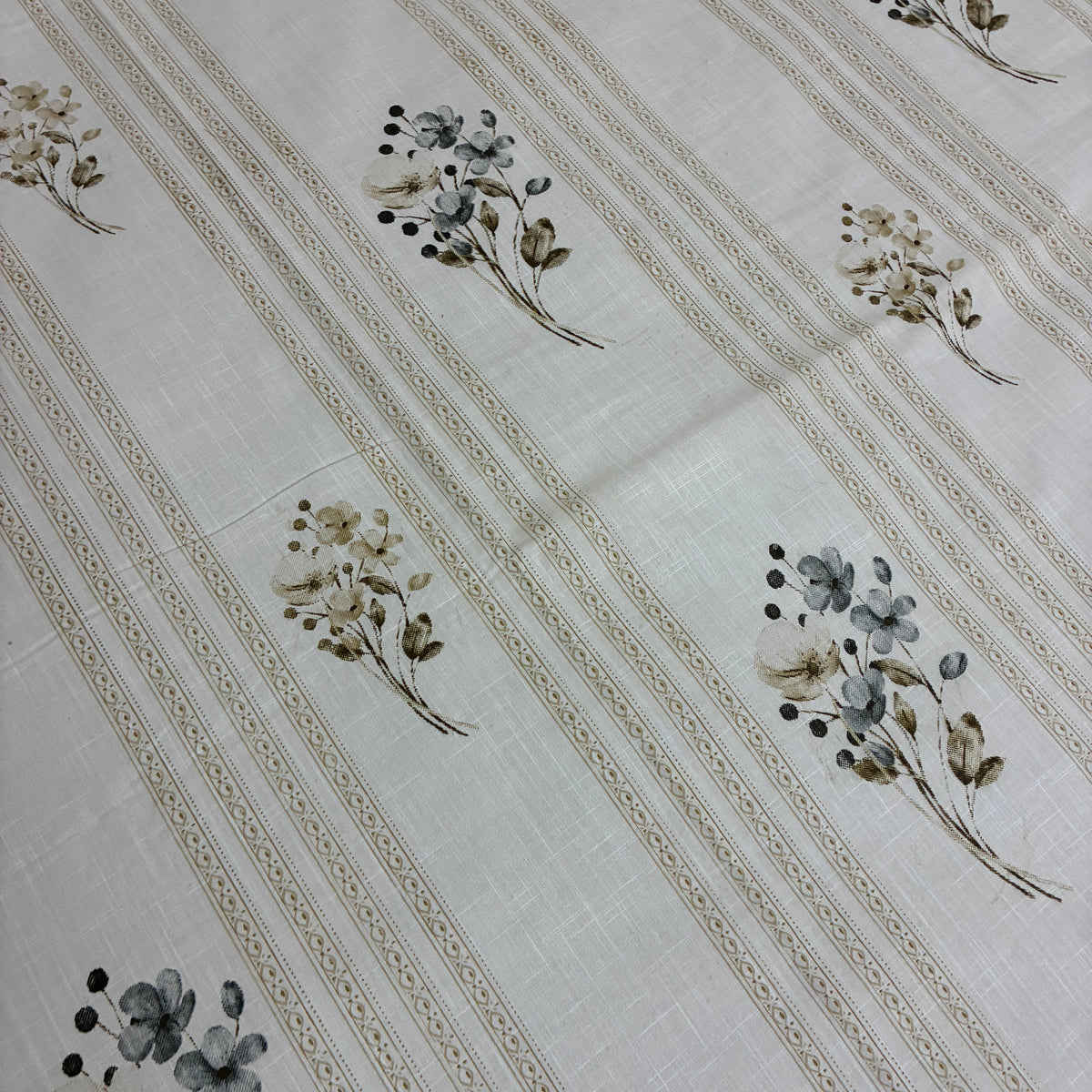 300 TC  Floral Bunch King Size Cotton Bedspread 108x108 inches