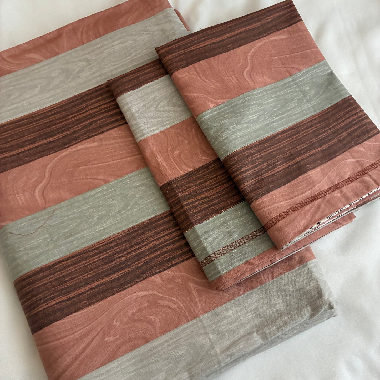 Super King Size Bedspread 120x 120 inches (2 PILLOW COVERS)